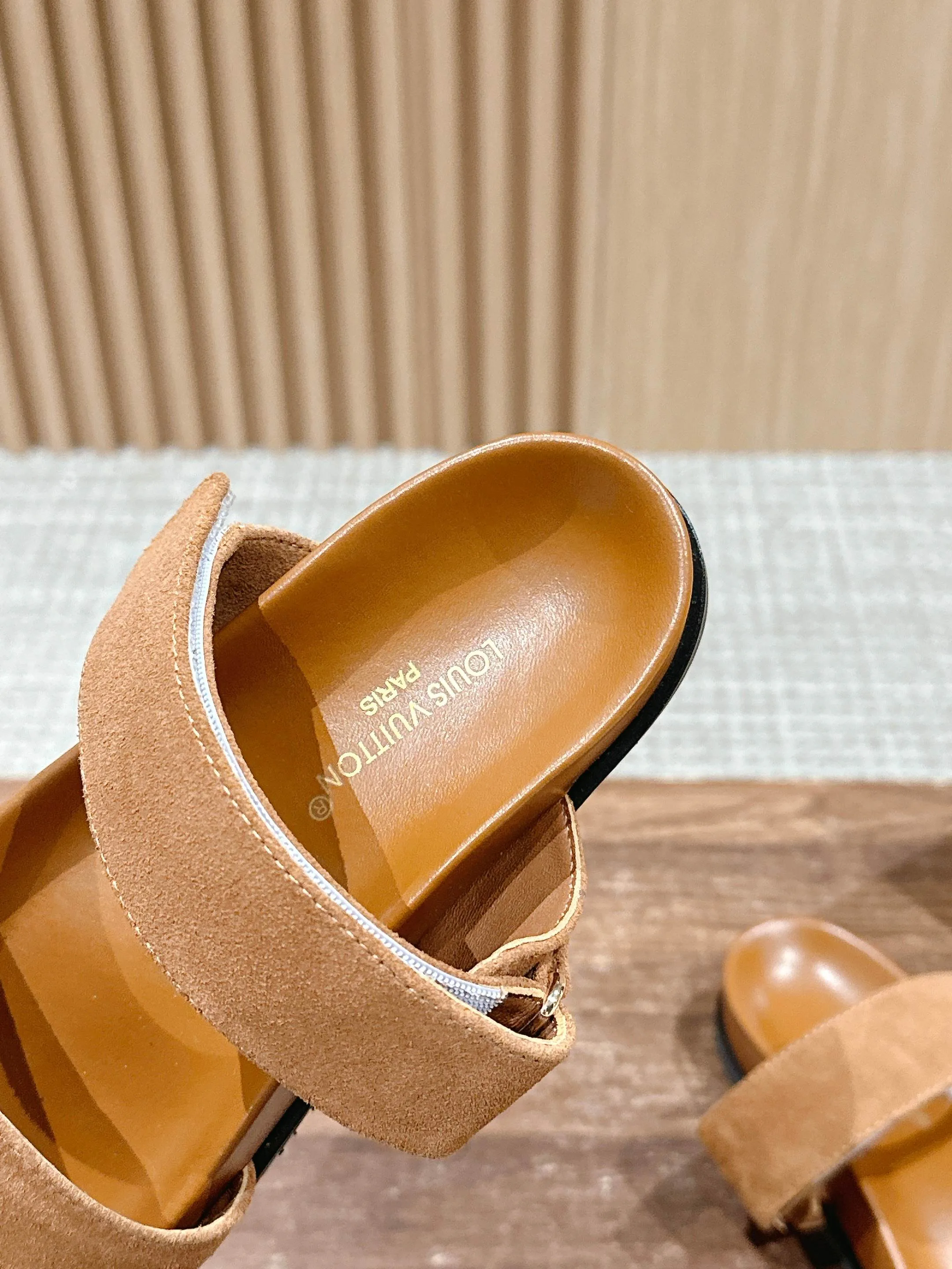 Шлепанцы Женские Louis Vuitton 29906