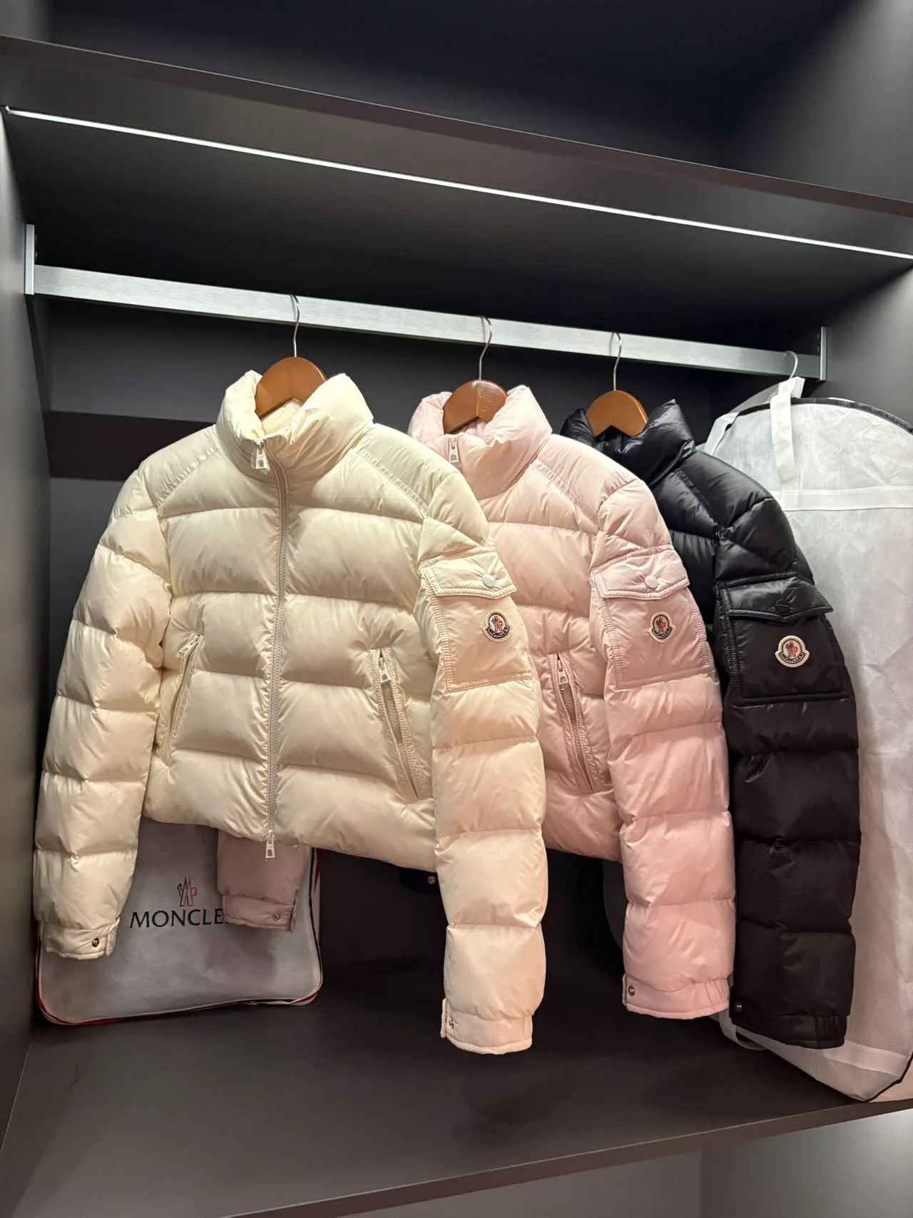 Куртки И Пуховики Женские Moncler 19185565