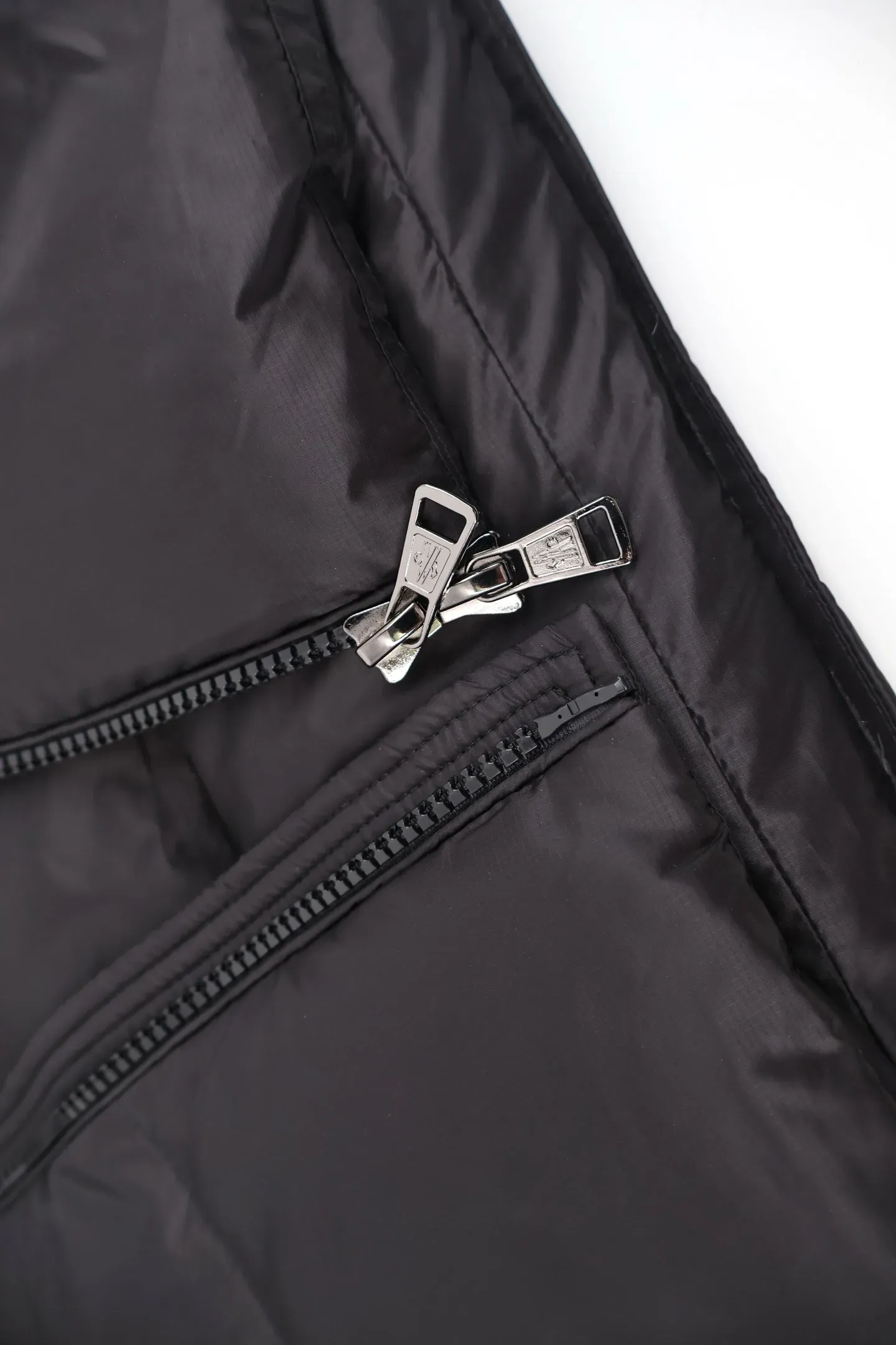 Куртки И Пуховики Мужские Moncler 380415