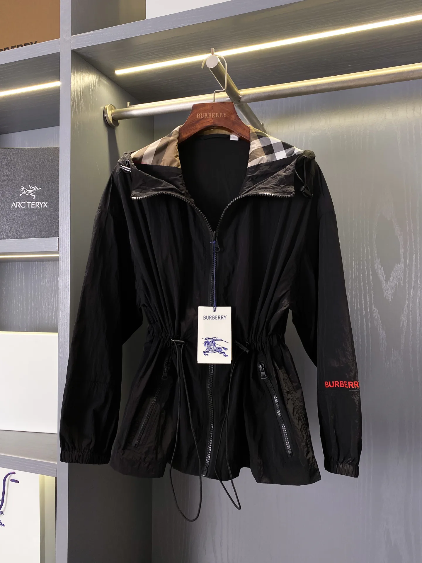 Куртки И Пуховики Женские Burberry 11672143