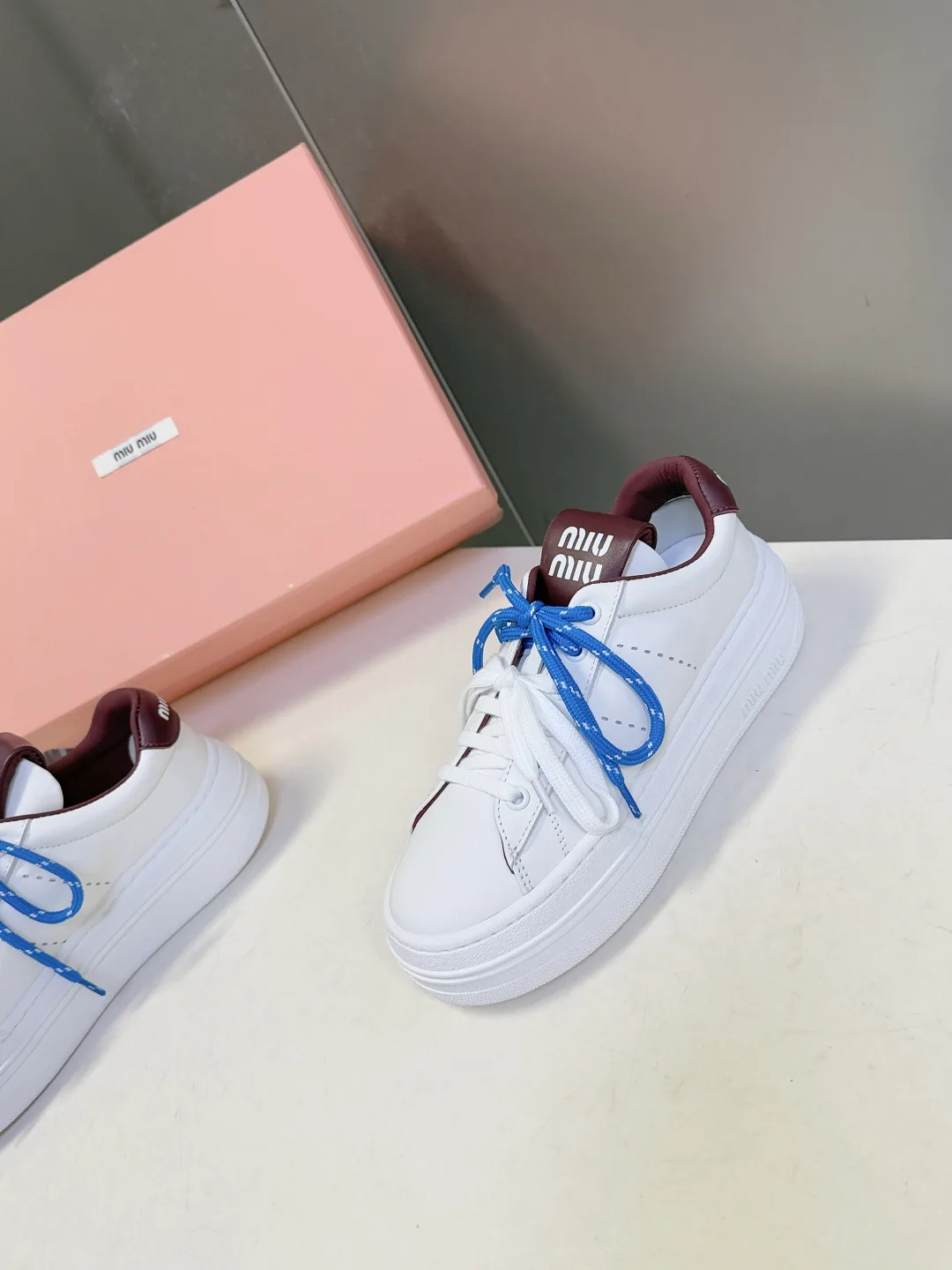 Кроссовки Женские Miu Miu 17589315
