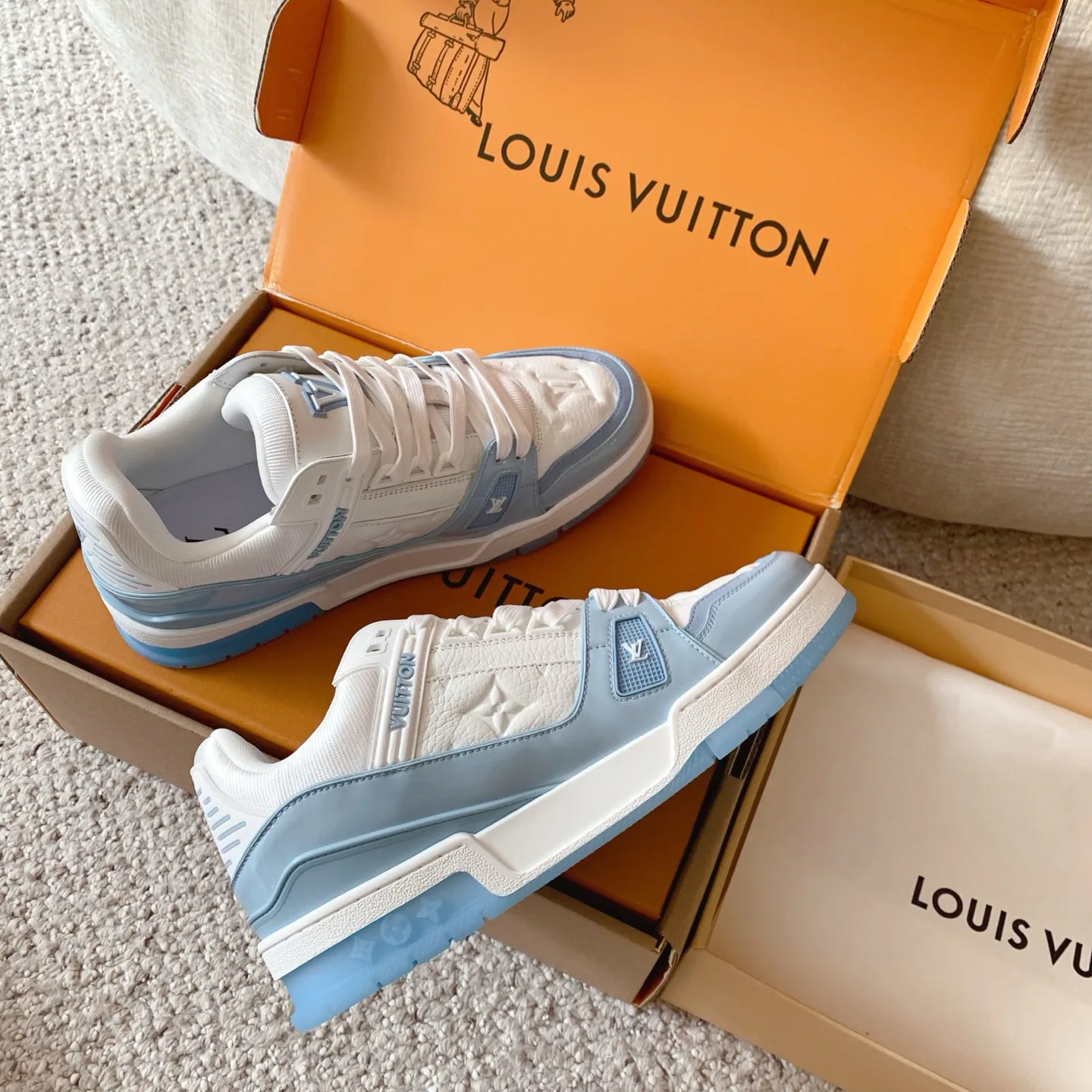 Кроссовки Женские Louis Vuitton 18375817