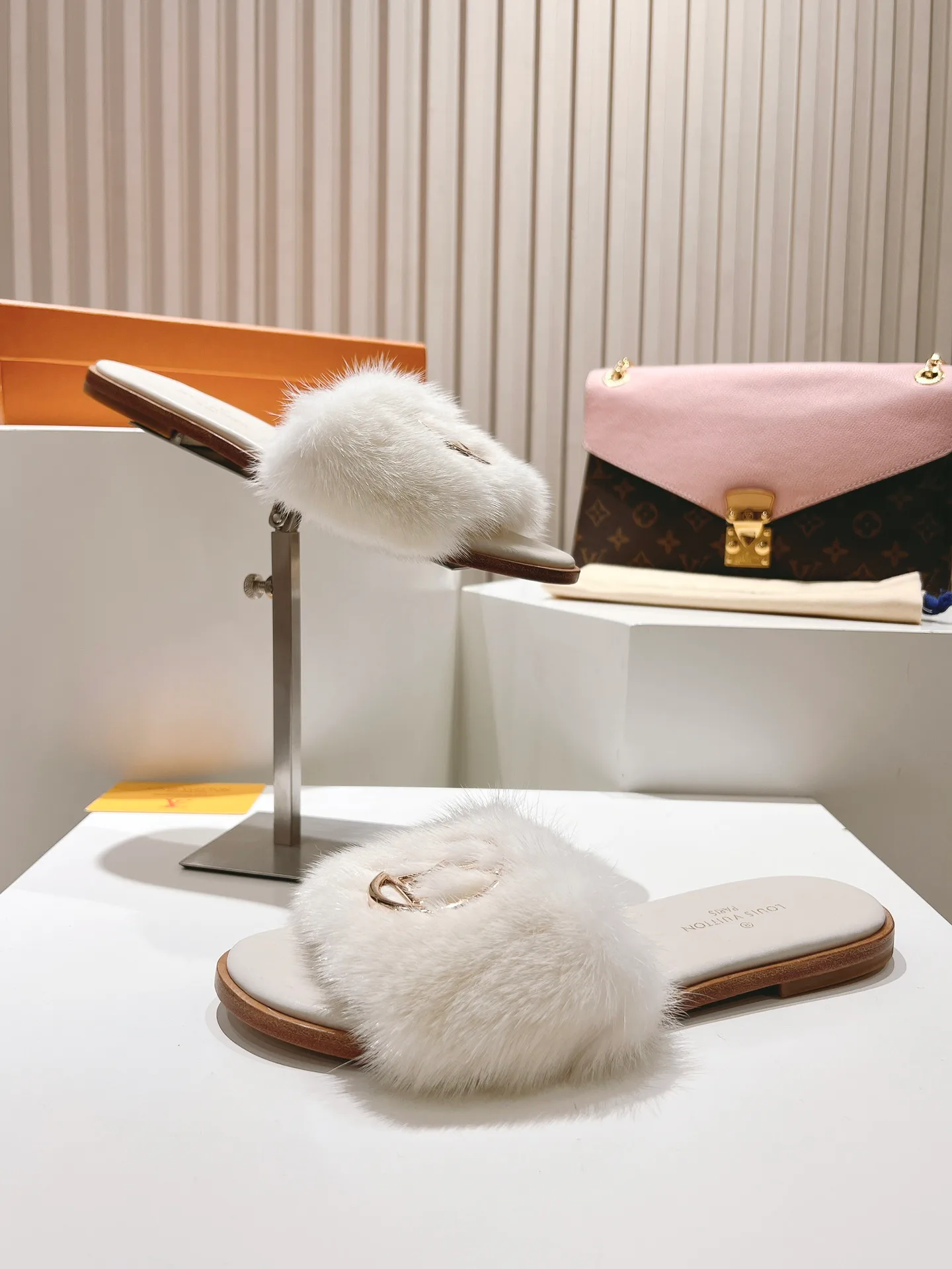 Босоножки Женские Louis Vuitton 11190740