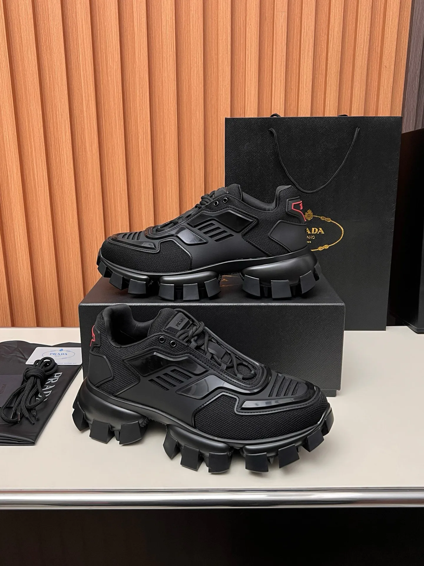 Кроссовки Женские Prada 17955145