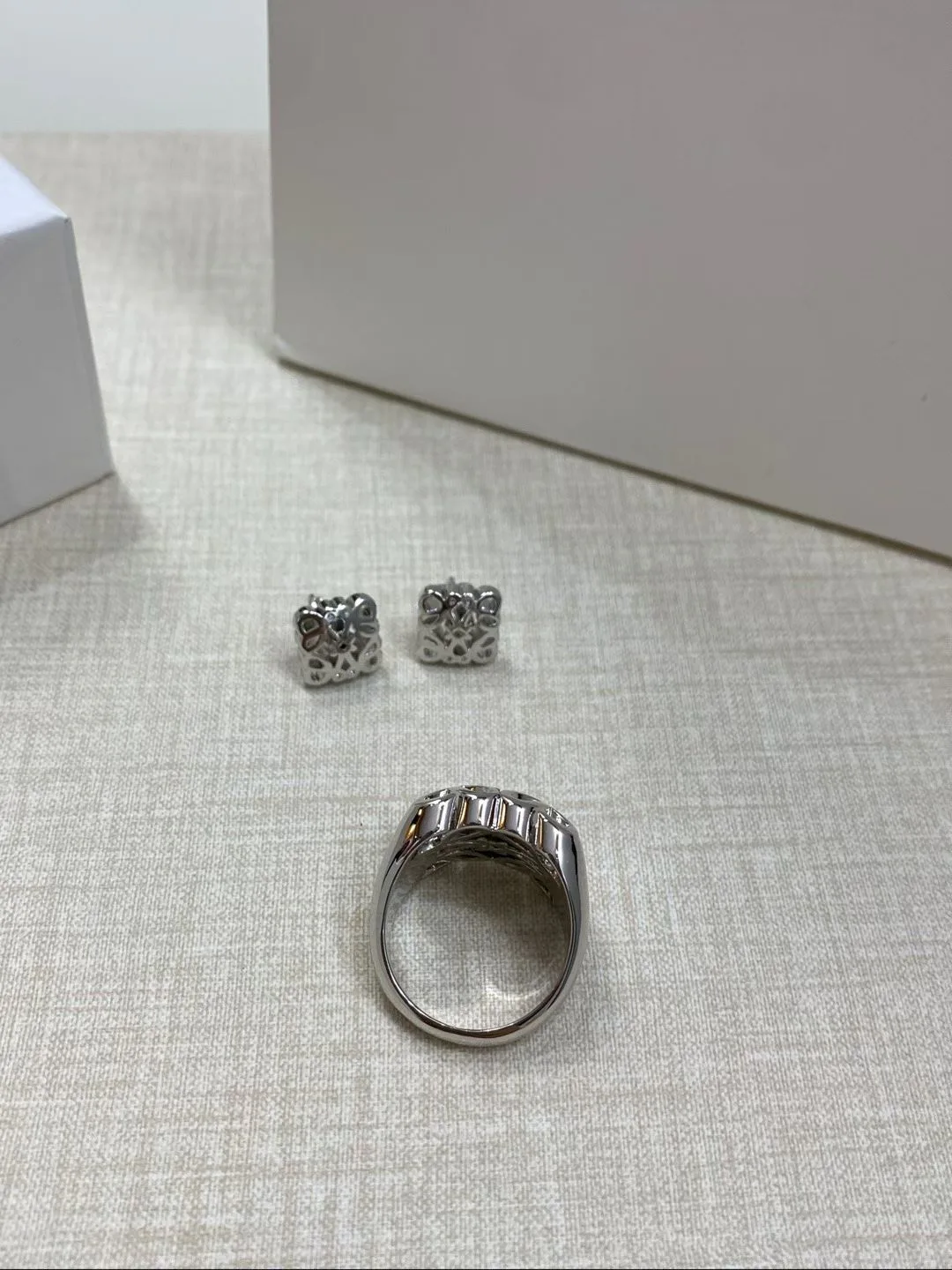 Бижутерия Loewe 1302346