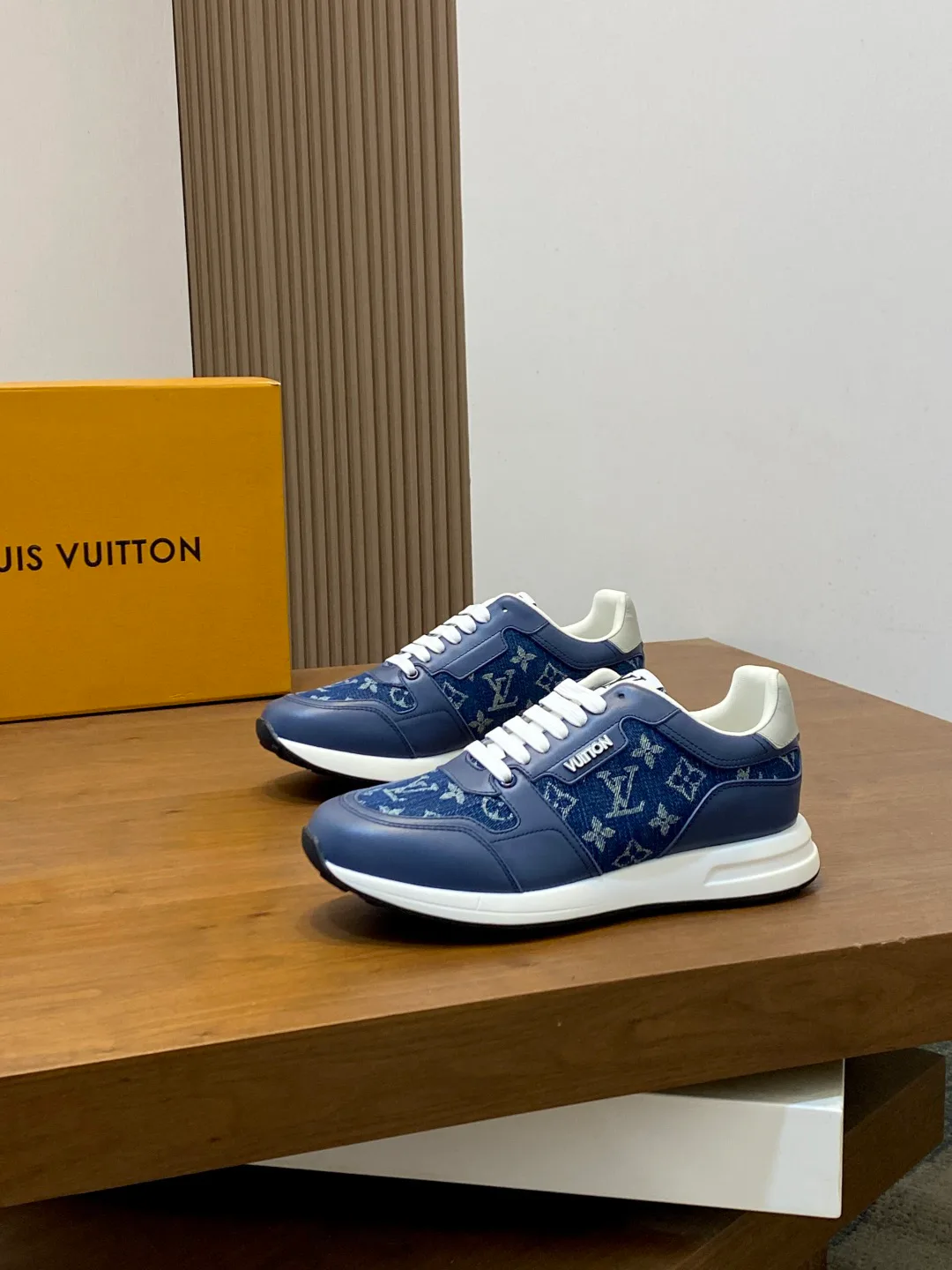 Кроссовки Мужские Louis Vuitton 18274588