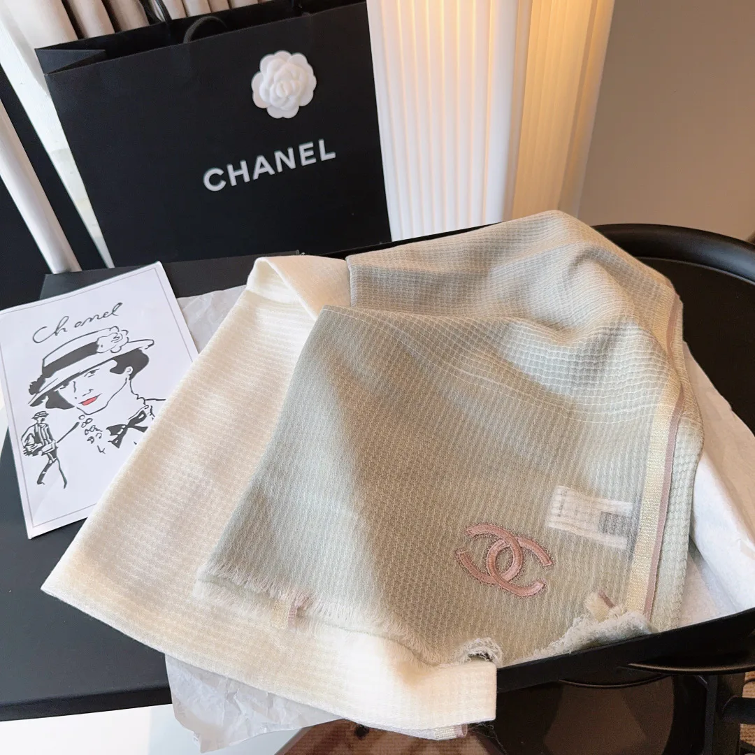 Шарфы Chanel 18627106