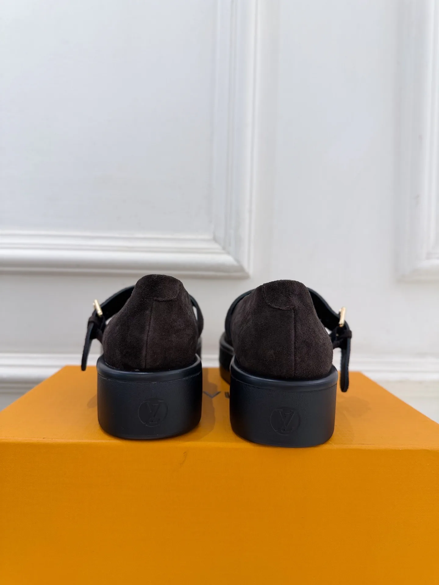 Туфли Женские Louis Vuitton 18103955