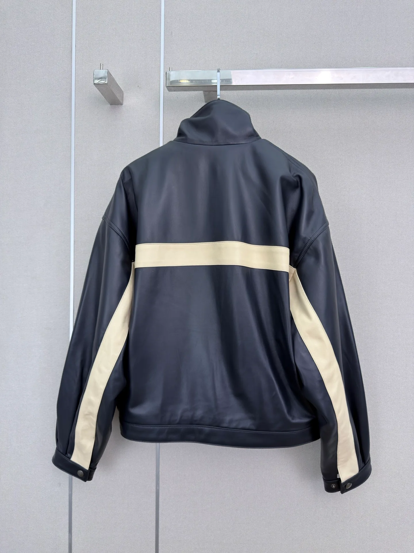 Кожаные Куртки И Дублёнки Женские Saint Laurent 17811614
