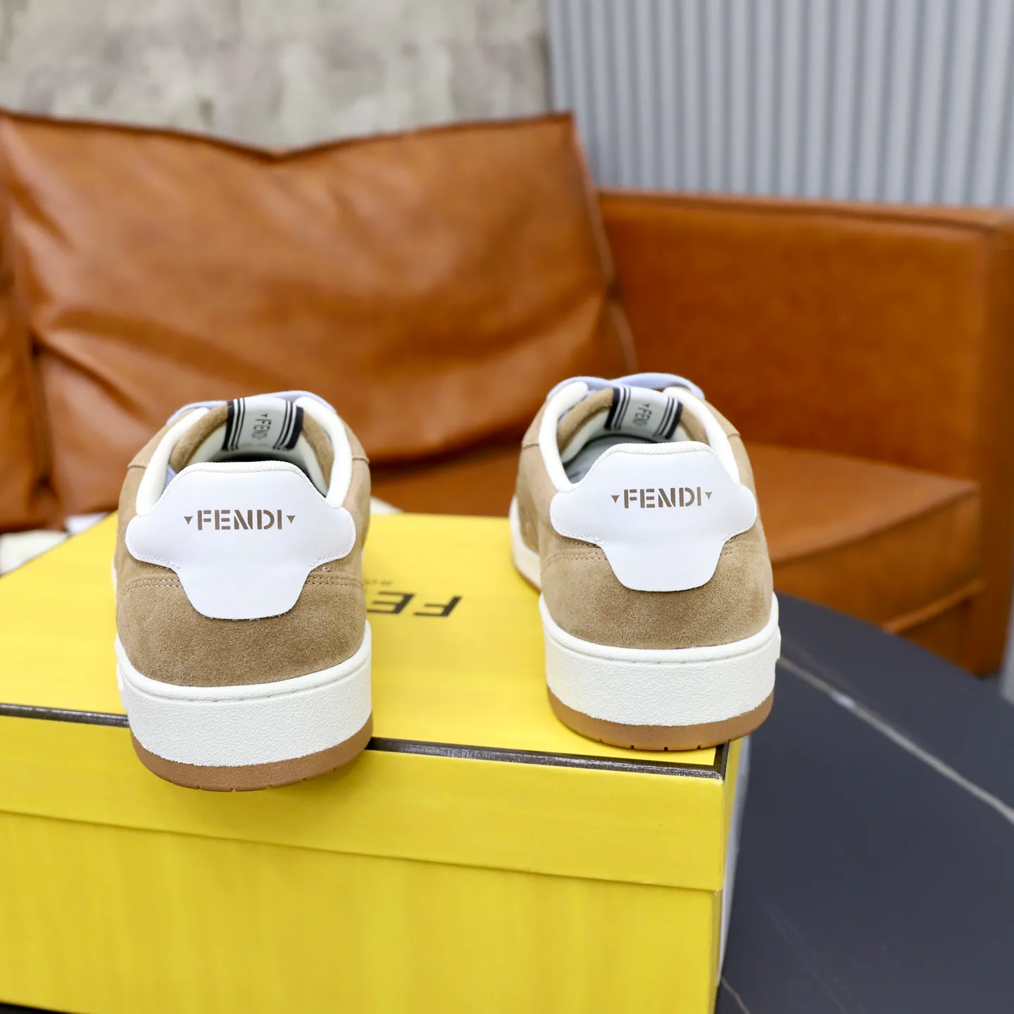Кроссовки Женские Fendi 18516277