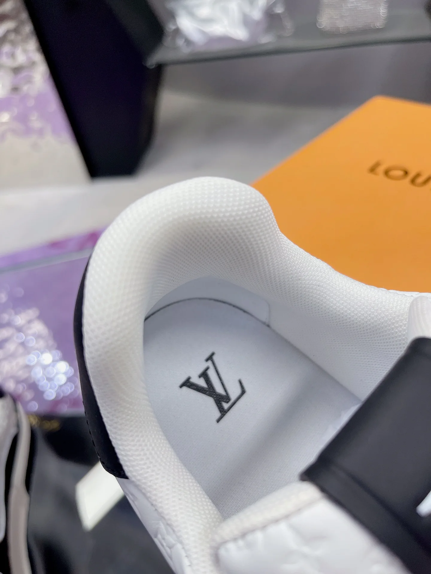 Кроссовки Женские Louis Vuitton 36039