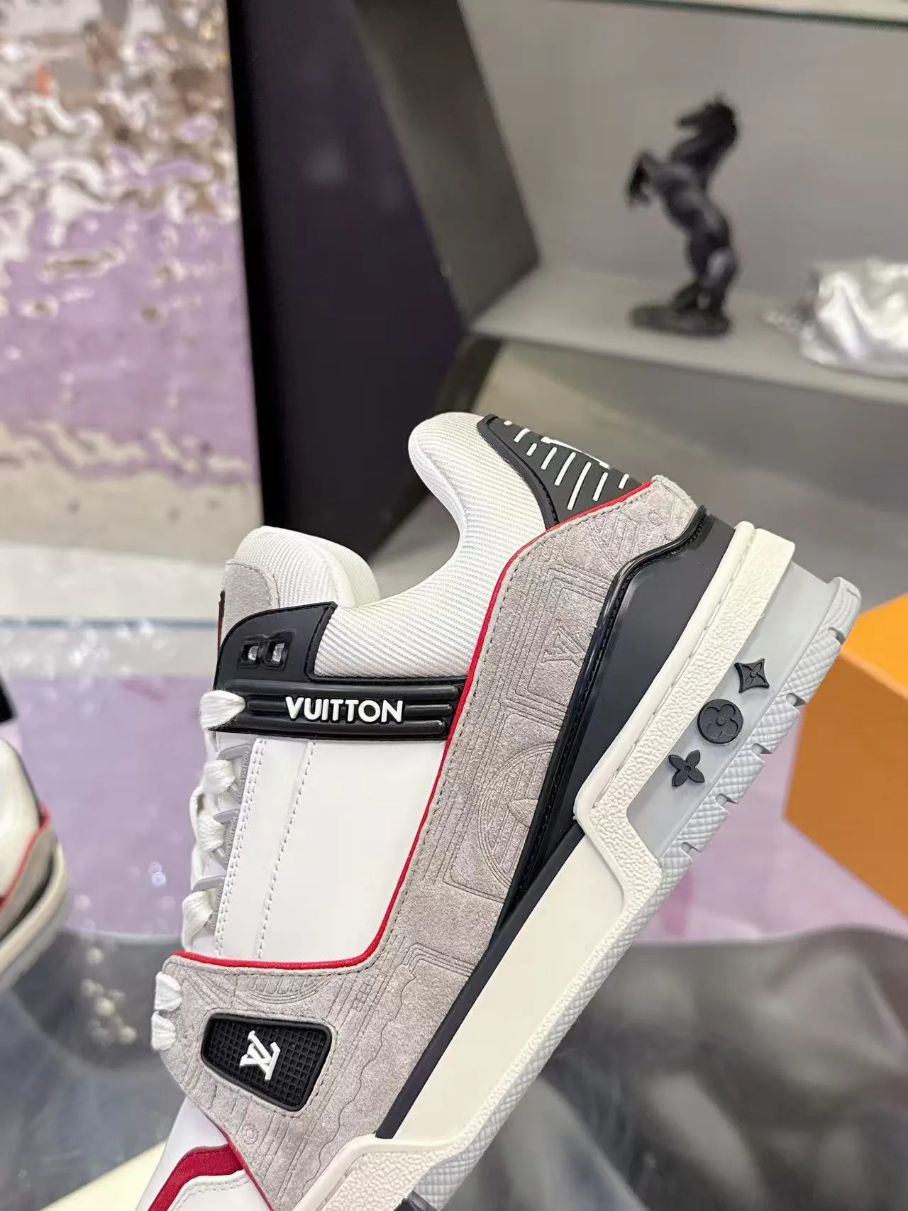 Кроссовки Женские Louis Vuitton 17930925