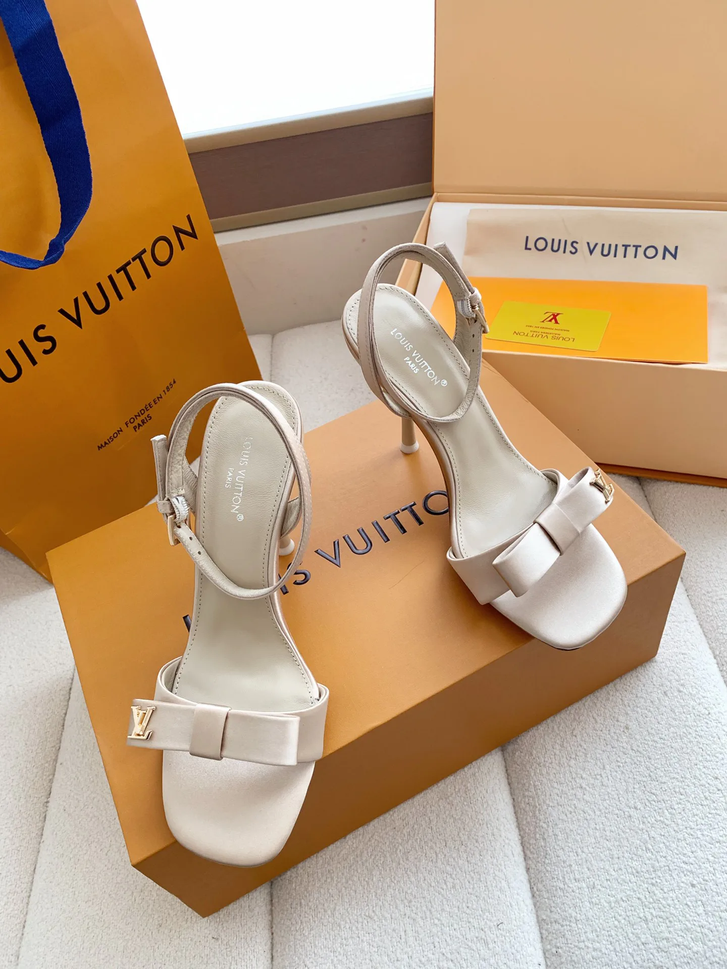 Босоножки Женские Louis Vuitton 13084433