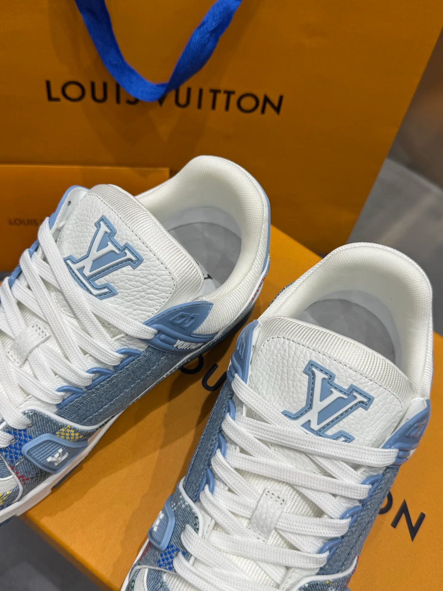 Кроссовки Мужские Louis Vuitton 19073348