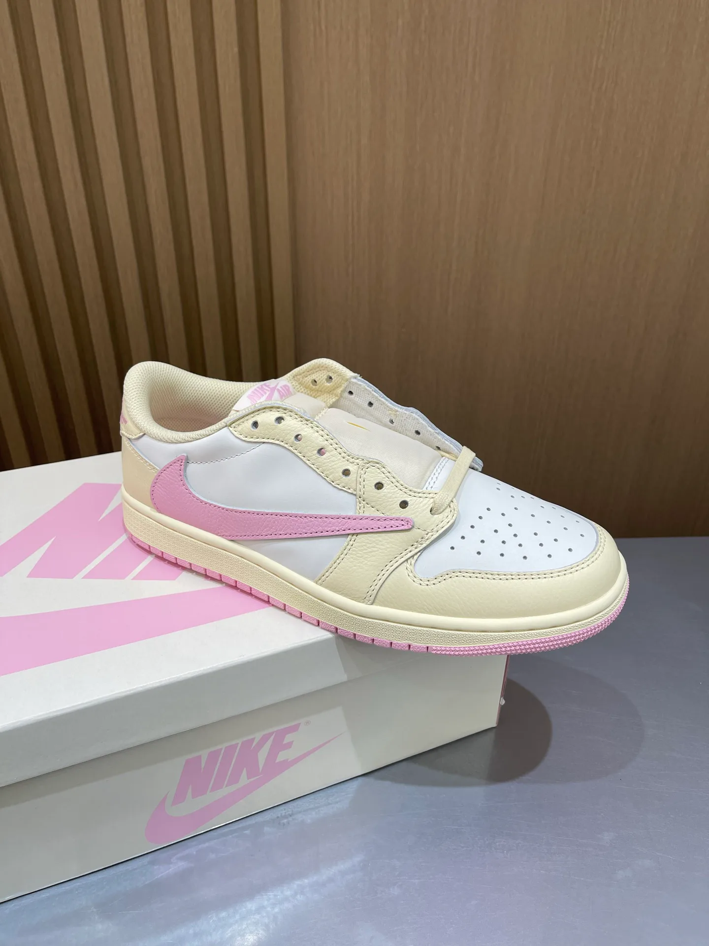Кроссовки Женские Air Jordan 19539291