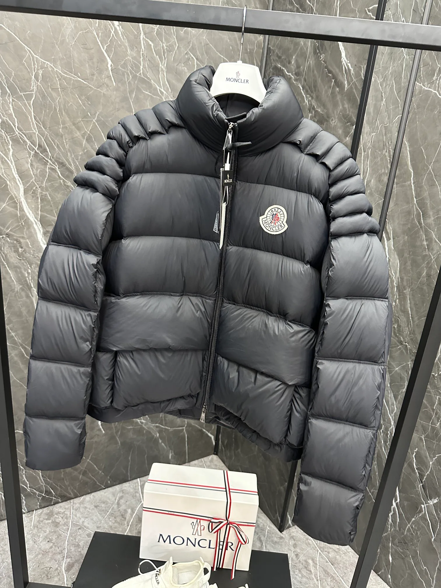 Куртки И Пуховики Женские Moncler 18130168