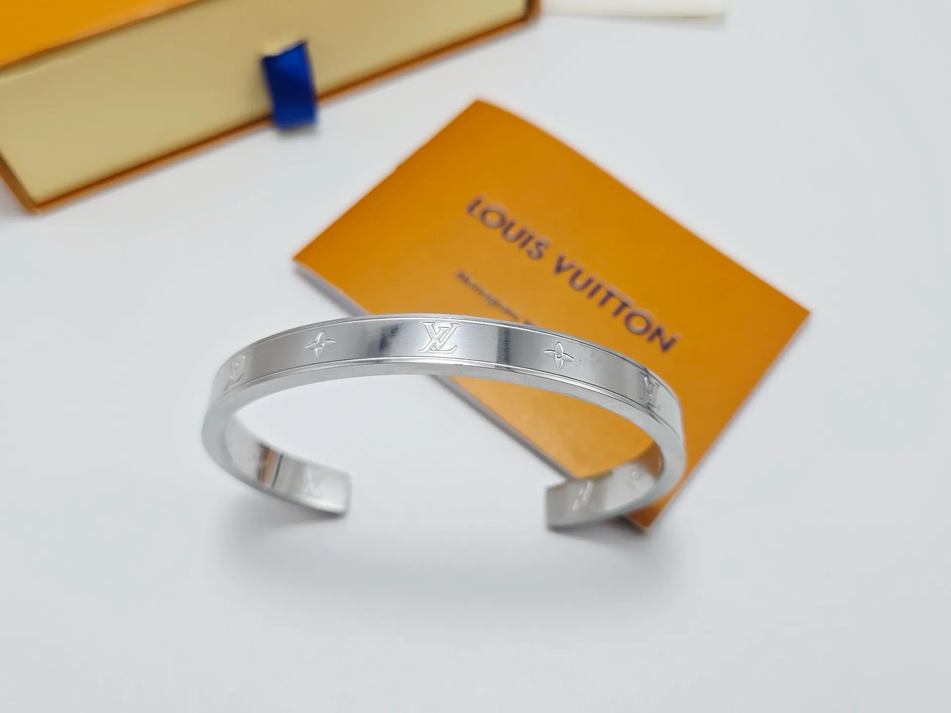 Бижутерия Louis Vuitton 11240558
