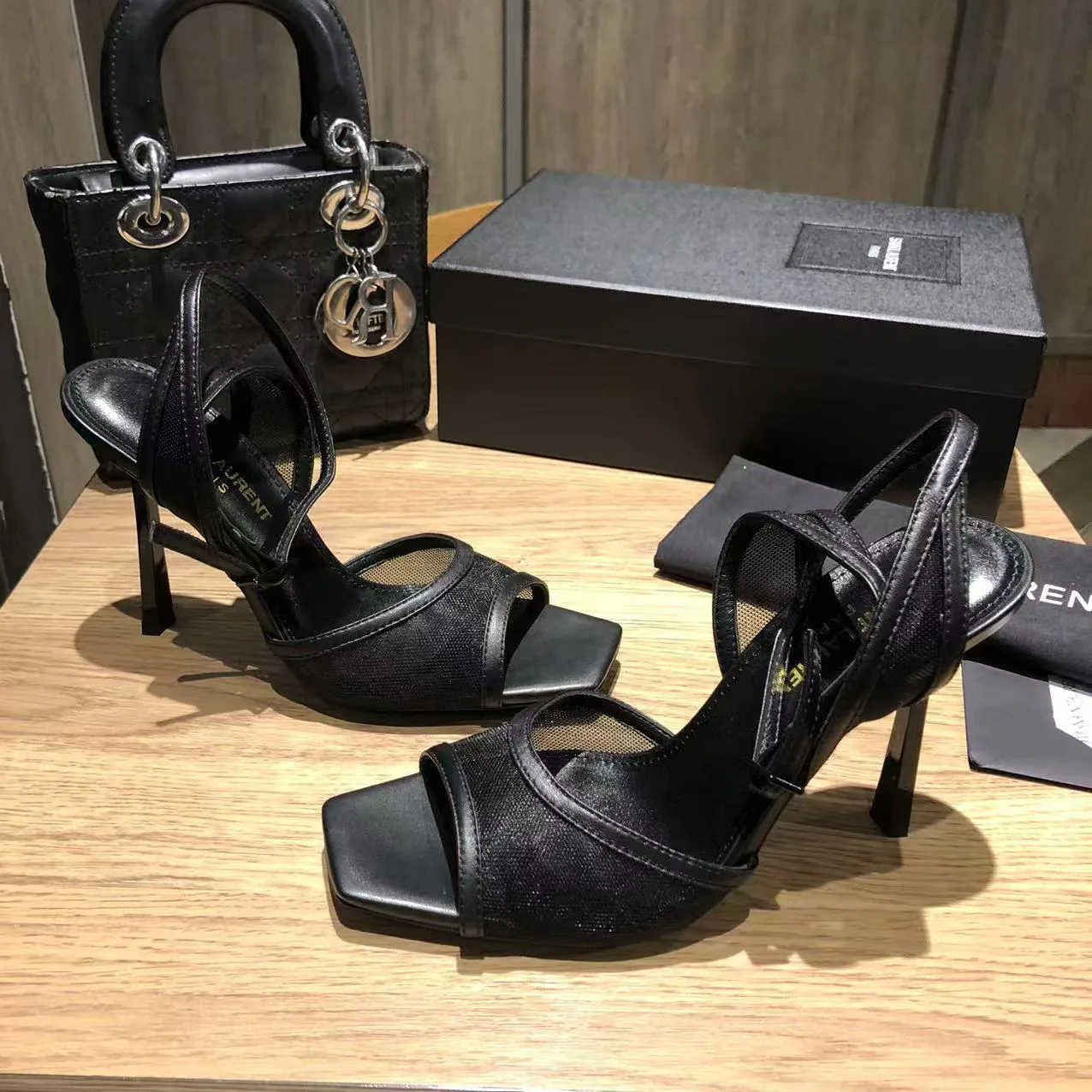 Босоножки Женские Saint Laurent 11220470
