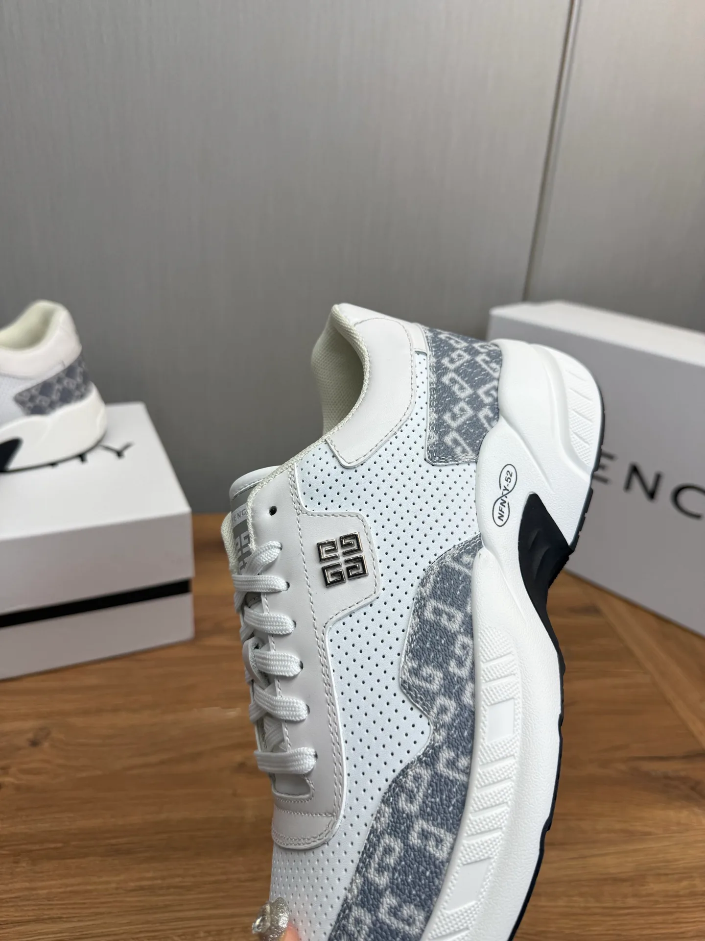 Кроссовки Мужские Givenchy 2380934