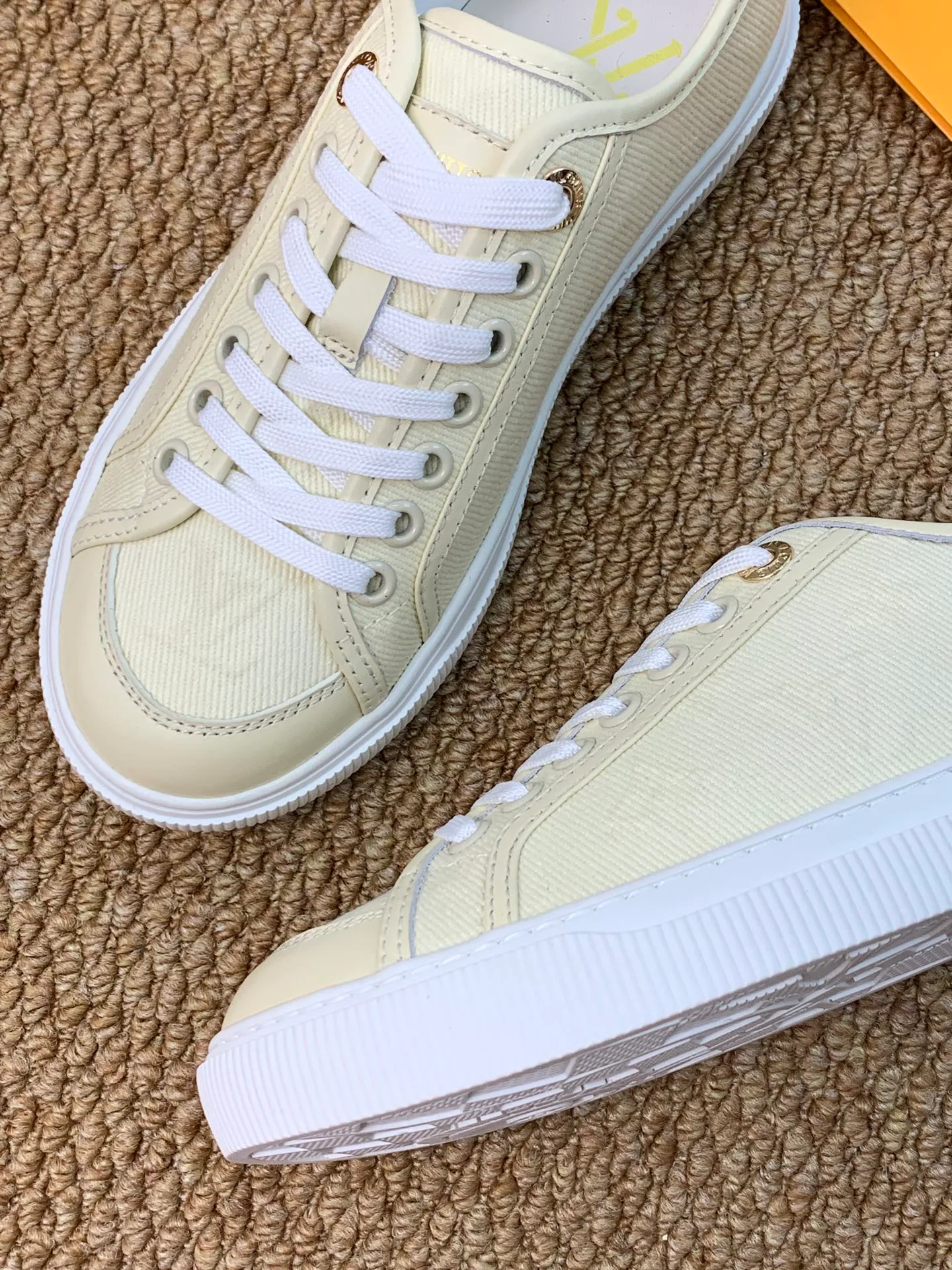Кроссовки Женские Louis Vuitton 17545207