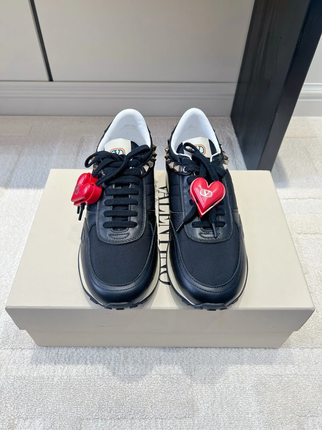Кроссовки Женские Valentino 18436569
