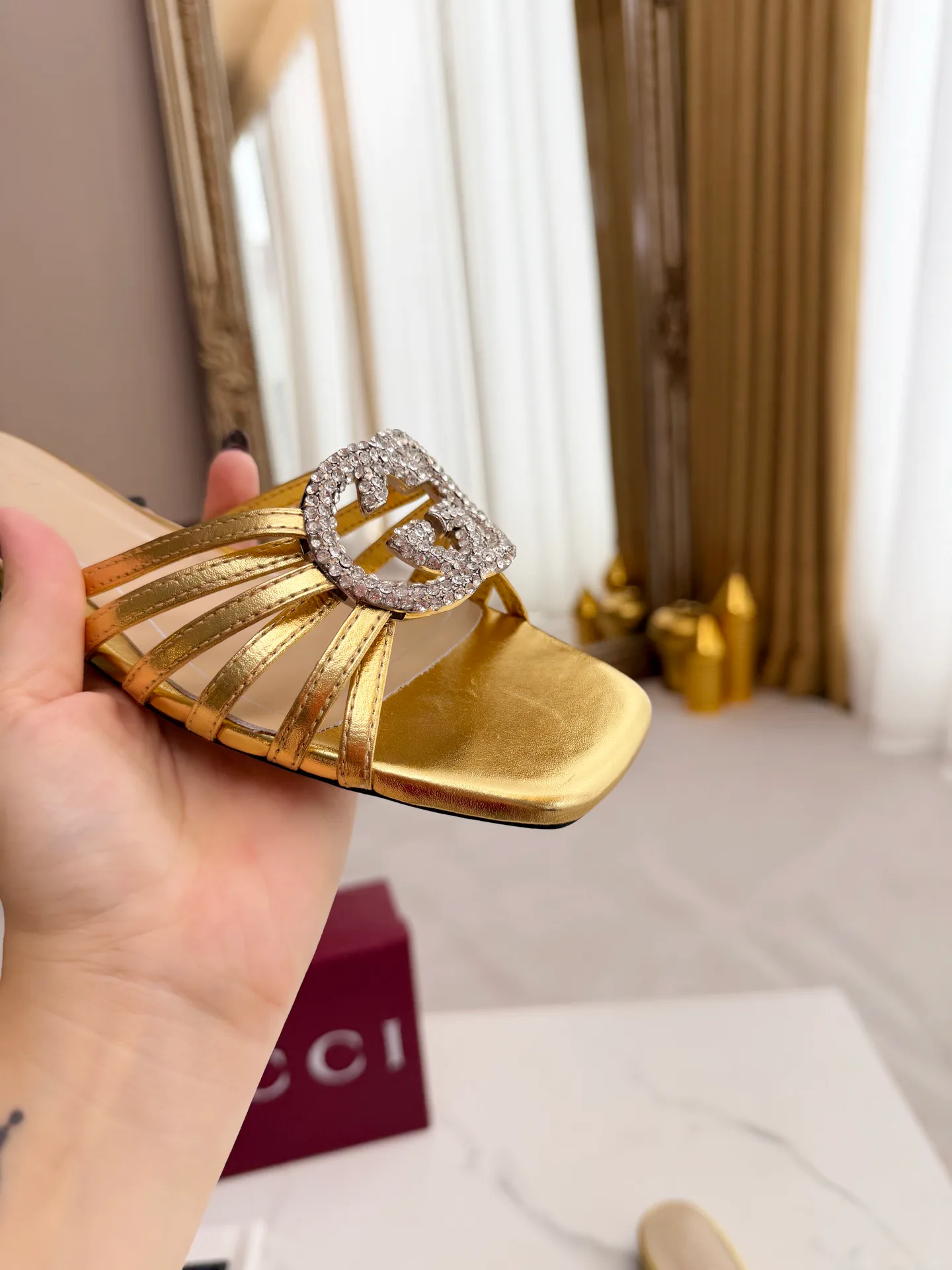 Шлепанцы Женские Gucci 556090