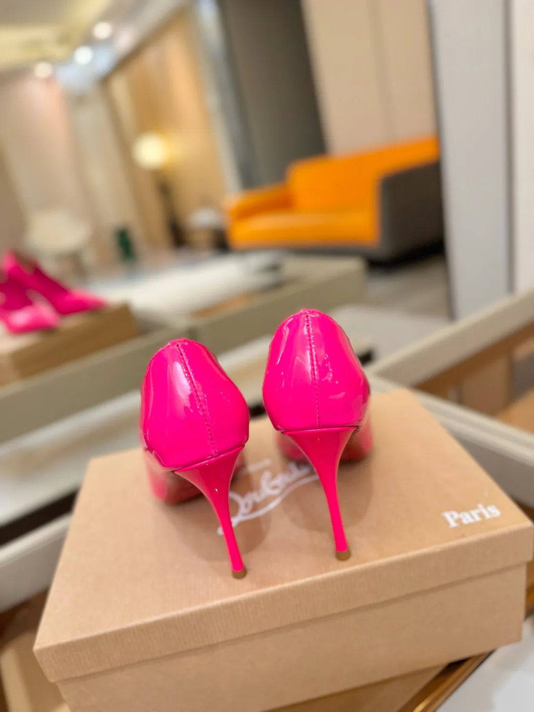 Туфли Женские Christian Louboutin 17981463