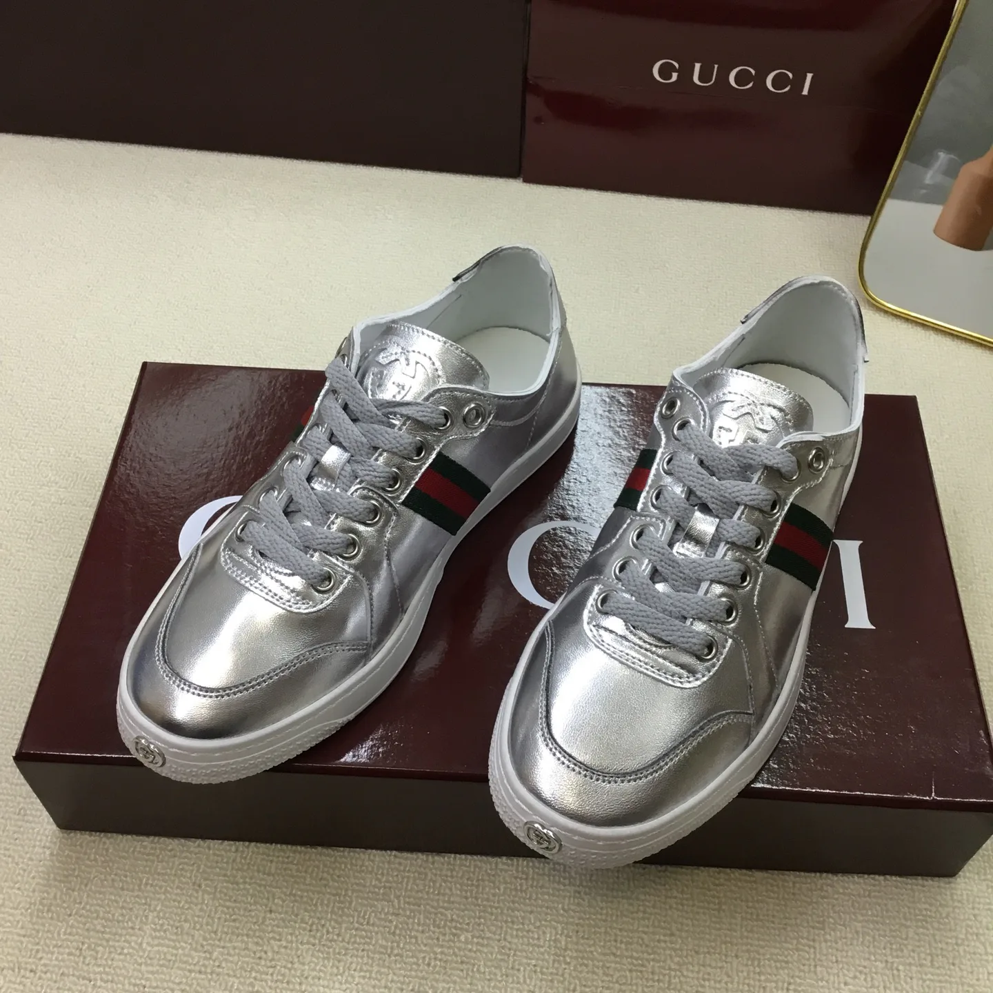 Кроссовки Женские Gucci 16893685