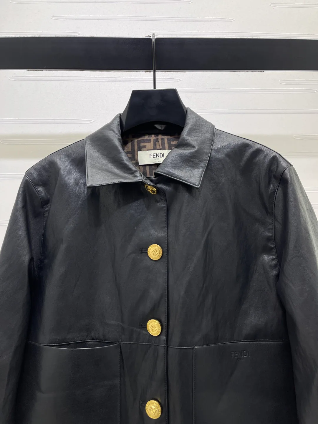 Кожаные Куртки И Дублёнки Женские Fendi 18437134