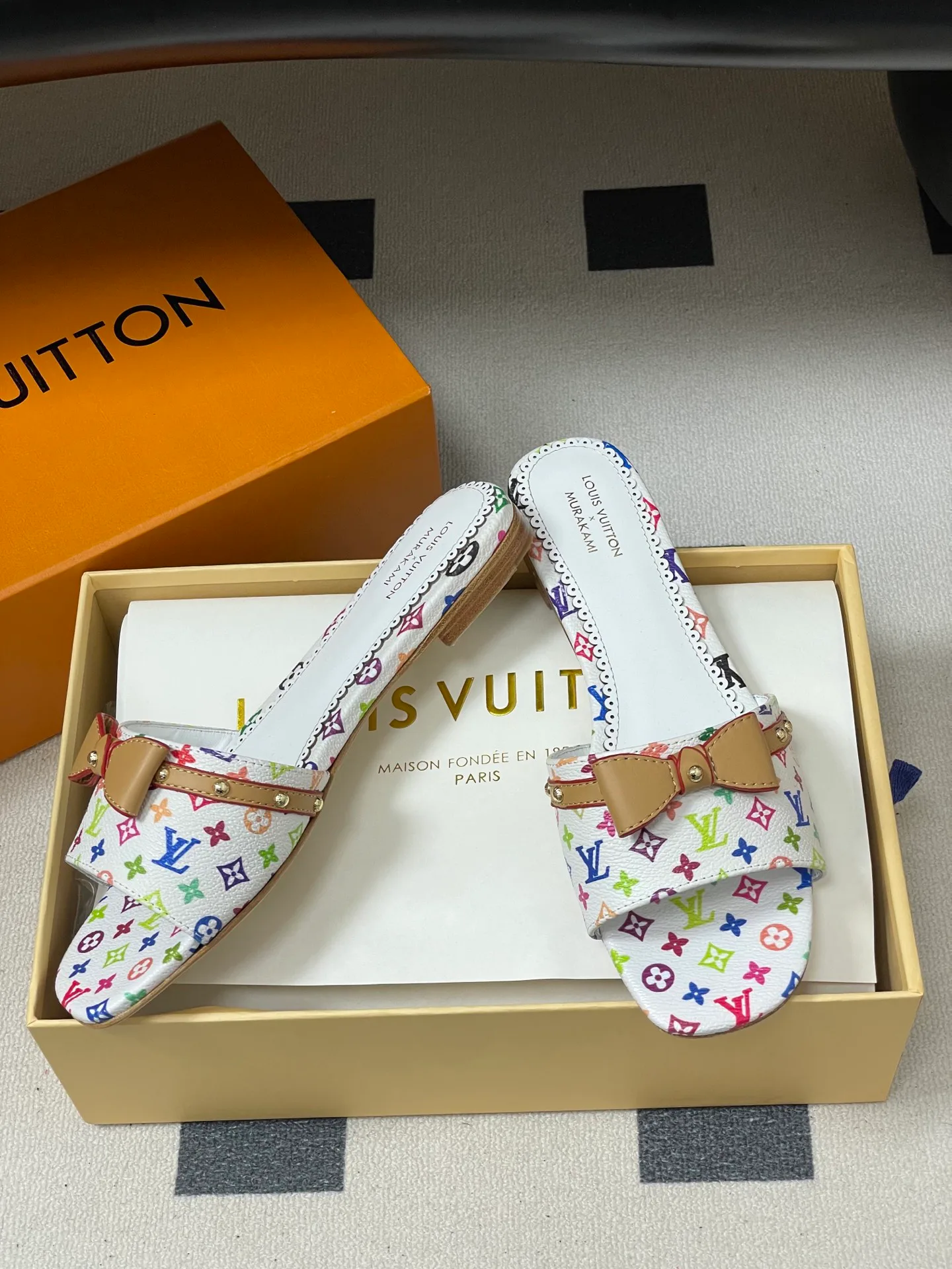 Шлепанцы Женские Louis Vuitton 3361689