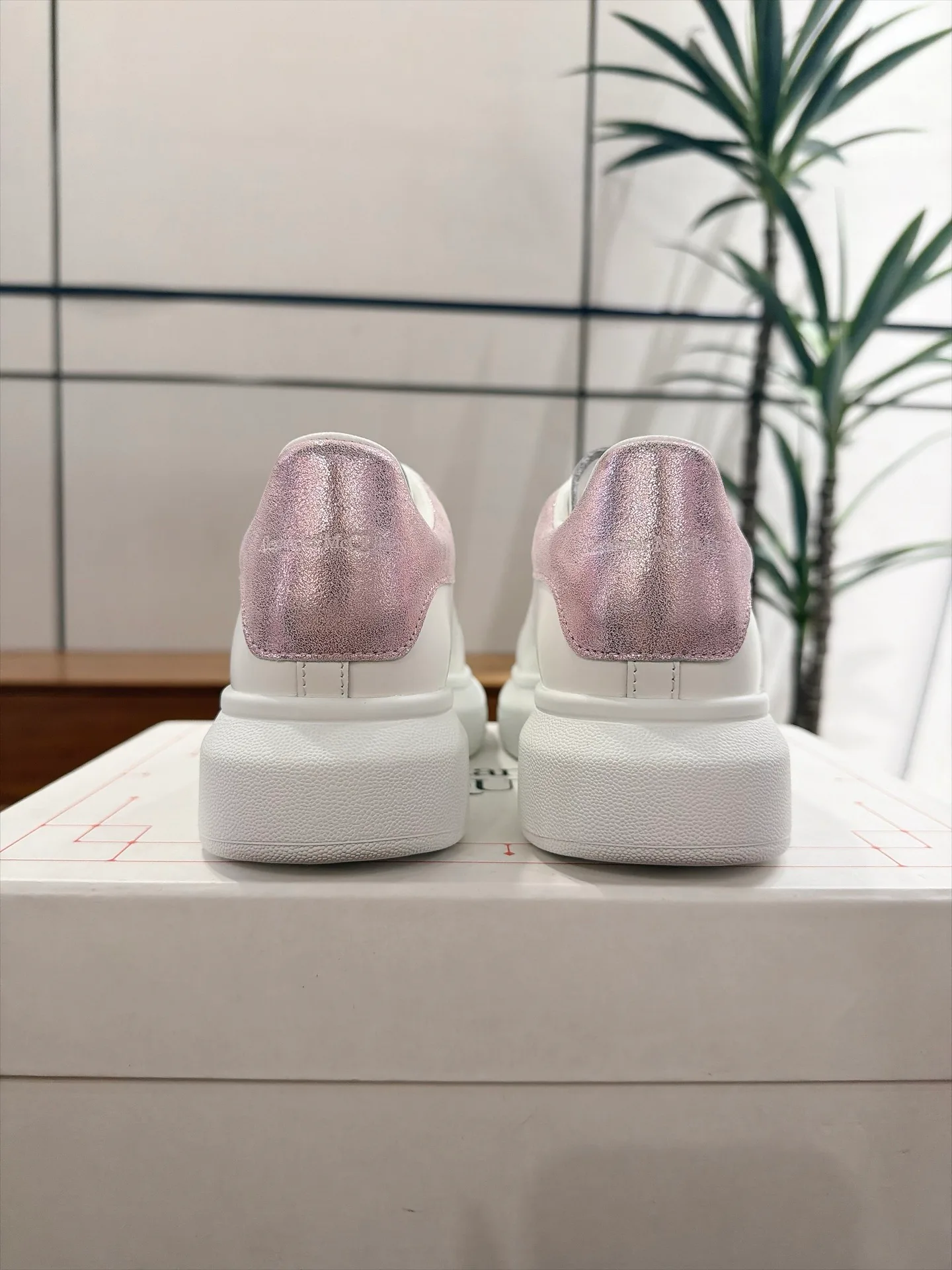 Кроссовки Женские Alexander Mcqueen 18941007