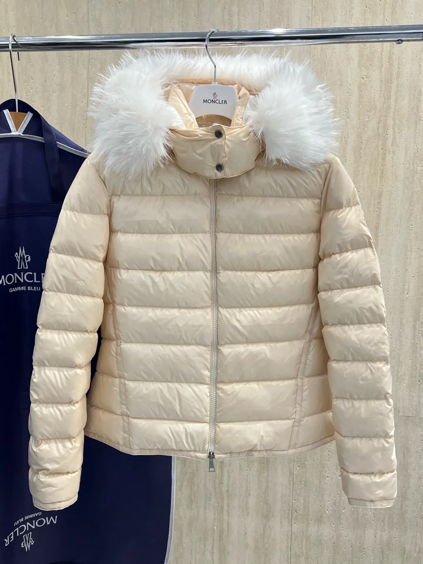 Куртки И Пуховики Женские Moncler 18891933
