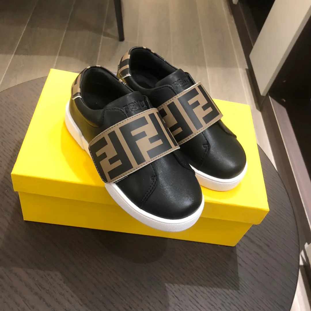 Кроссовки Женские Fendi 18591611