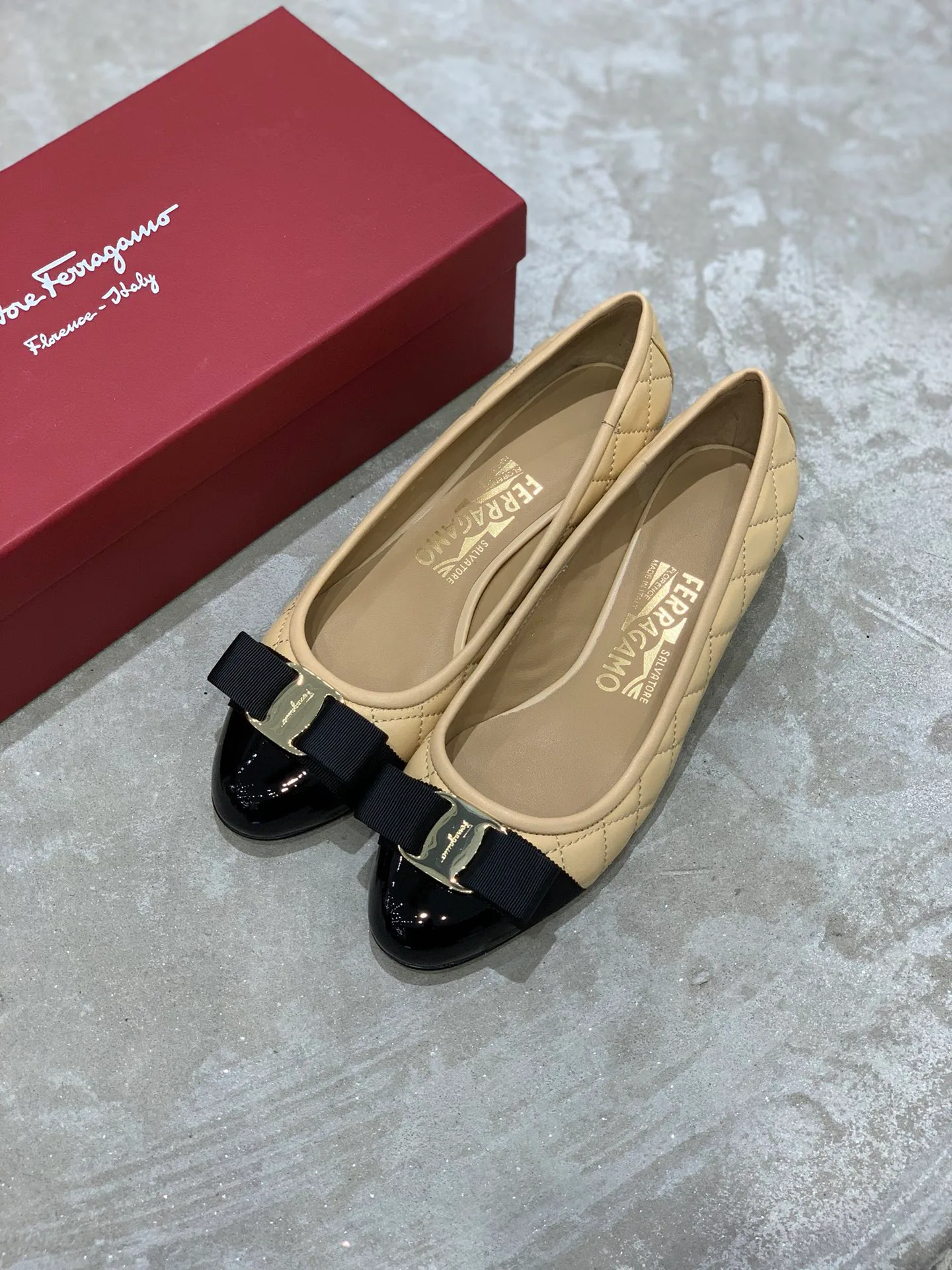 Балетки Женские Salvatore Ferragamo 17642549