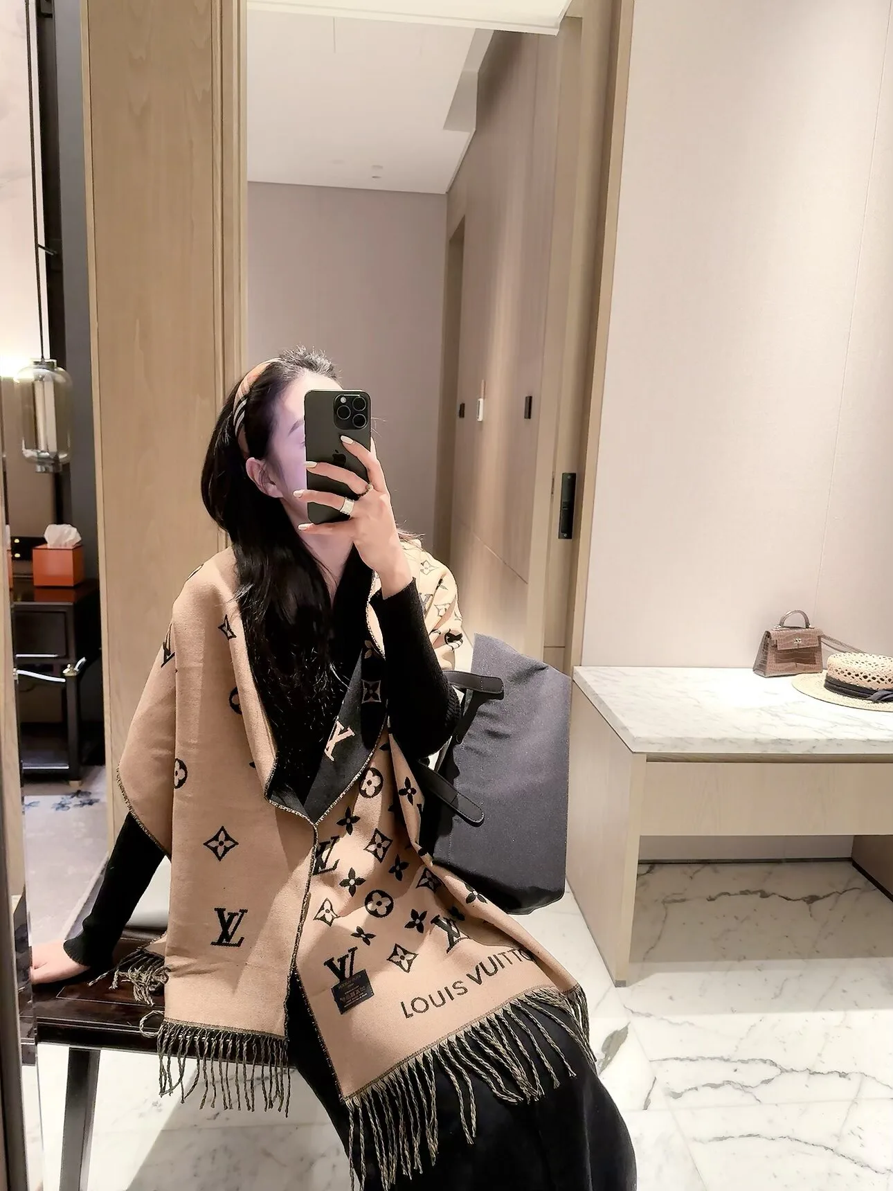 Шарфы Louis Vuitton 18322602