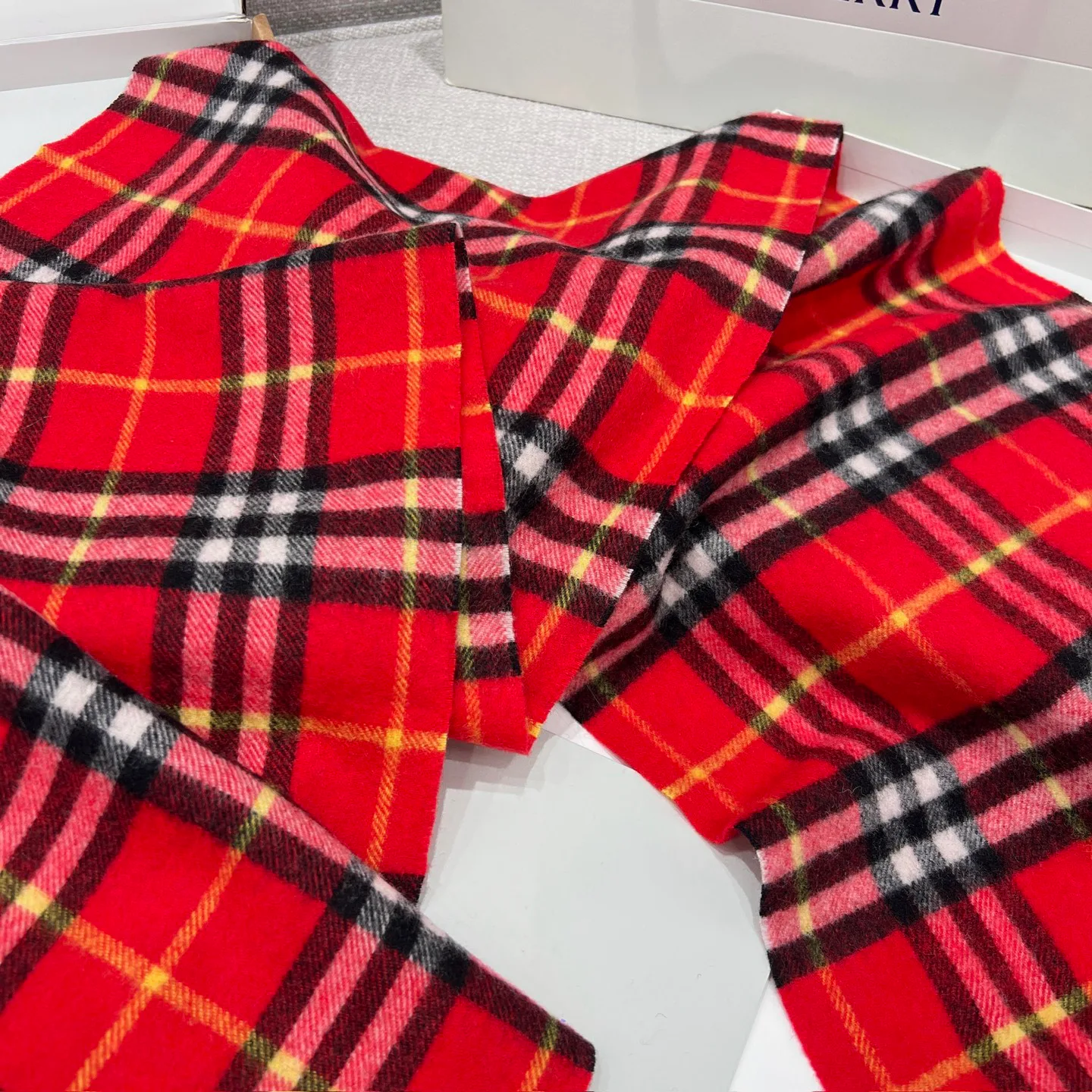 Шарфы Burberry 17945468