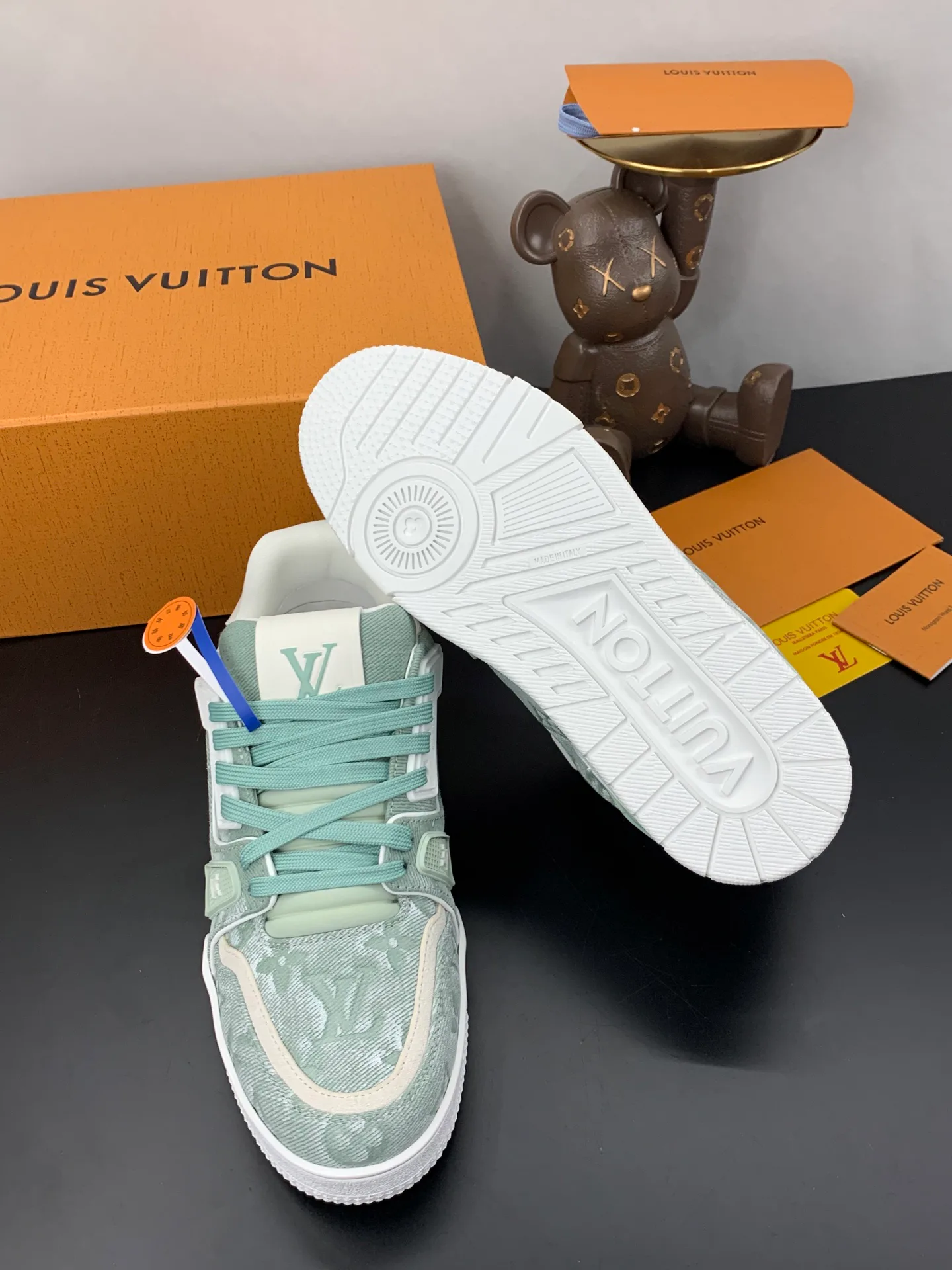 Кроссовки Женские Louis Vuitton 17545277