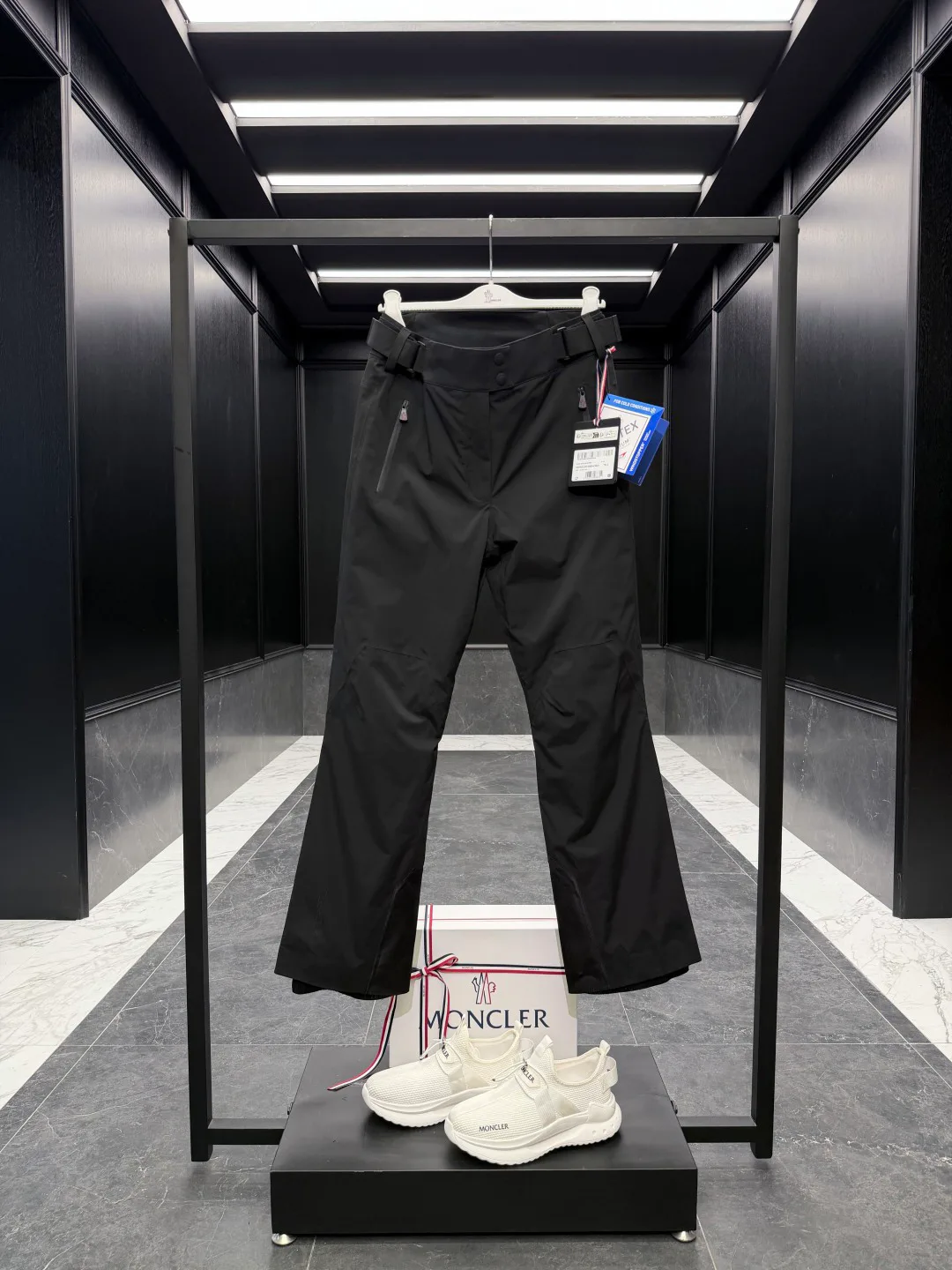 Брюки Женские Moncler 359908