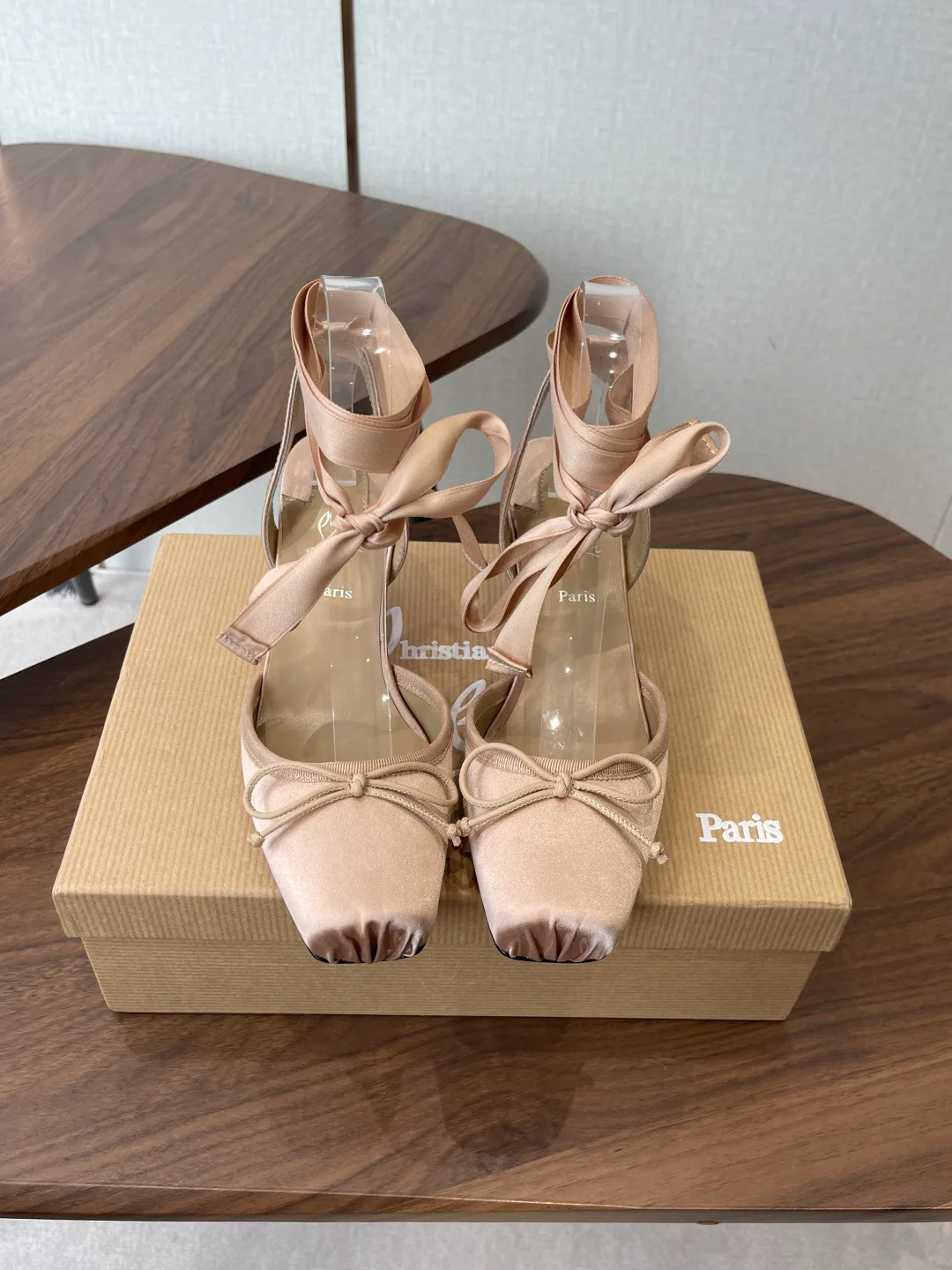 Босоножки Женские Christian Louboutin 11966284