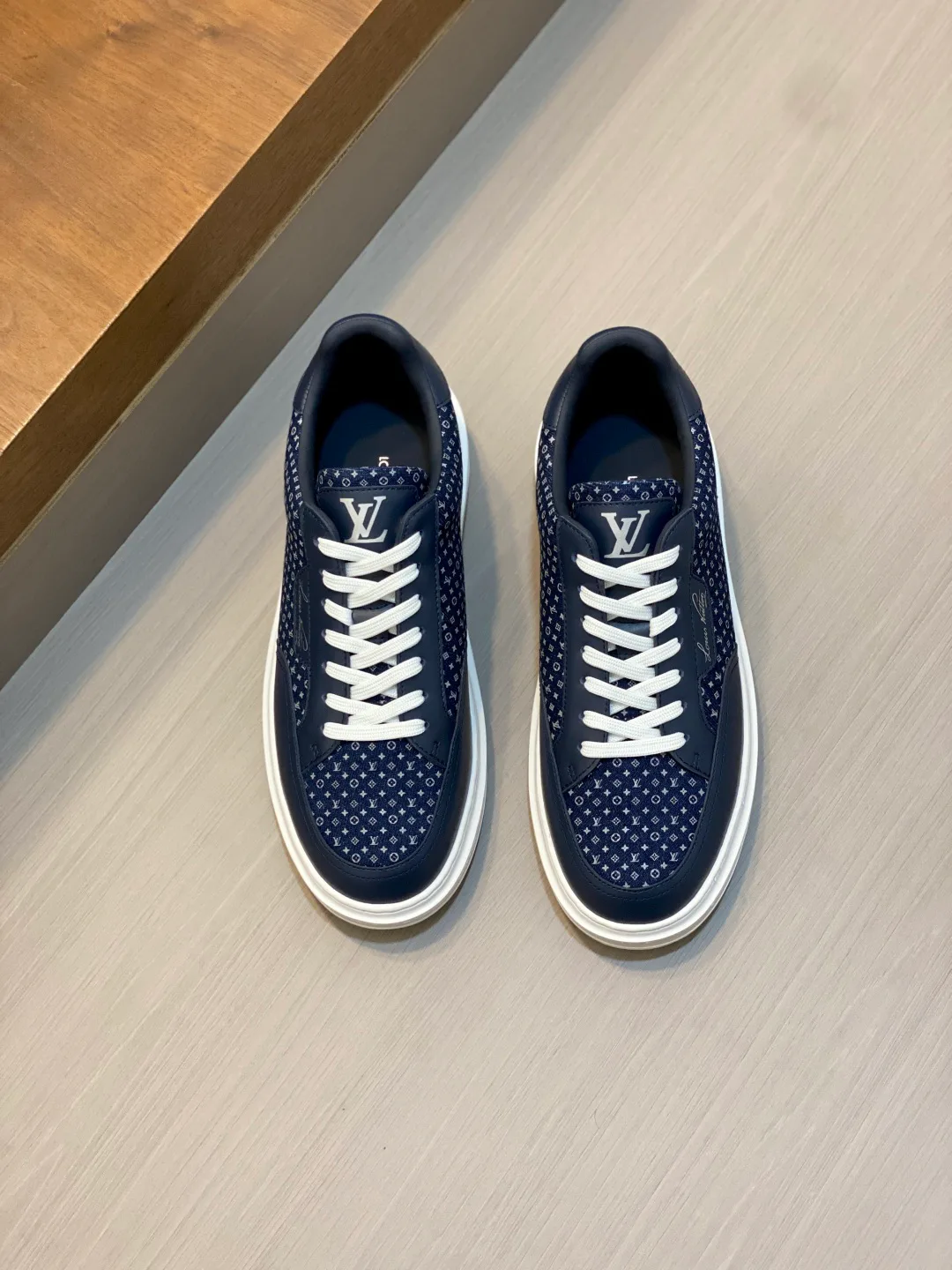 Кроссовки Мужские Louis Vuitton 18698007