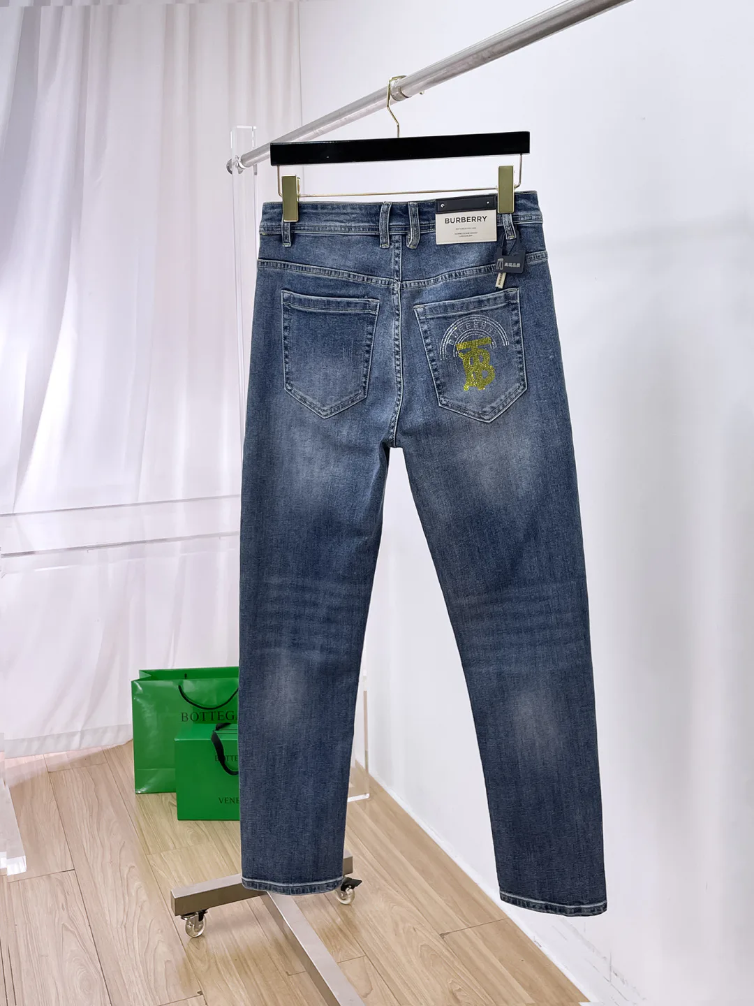 Джинсы Мужские Burberry 18098438