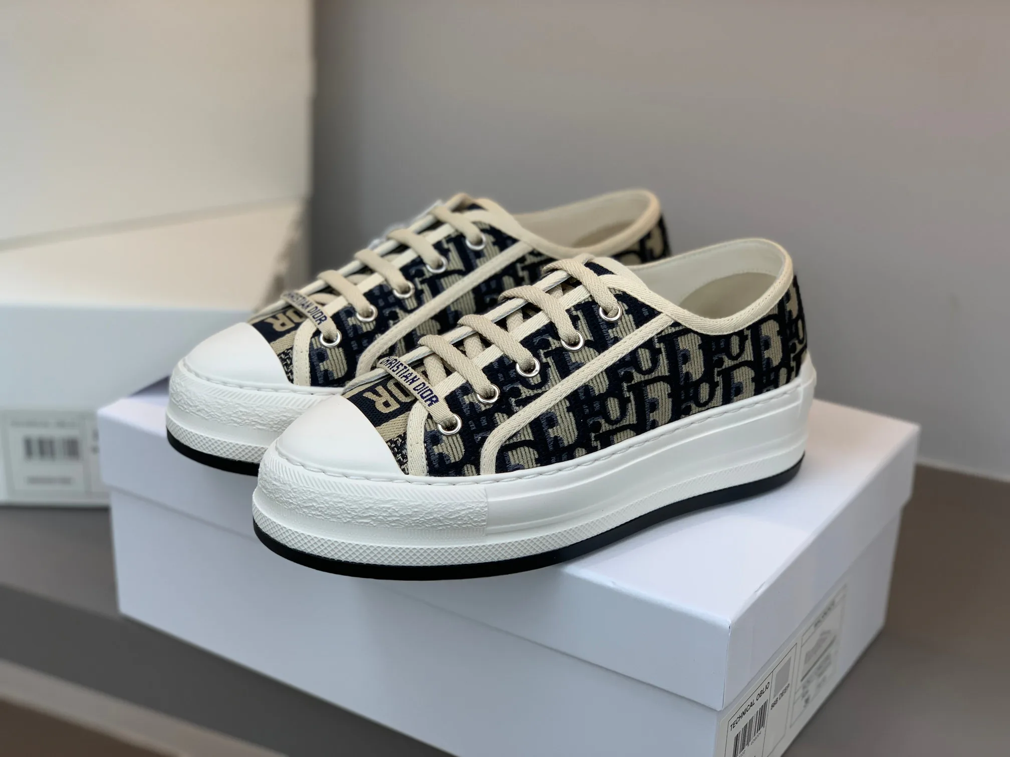 Кроссовки Женские Christian Dior 19515397