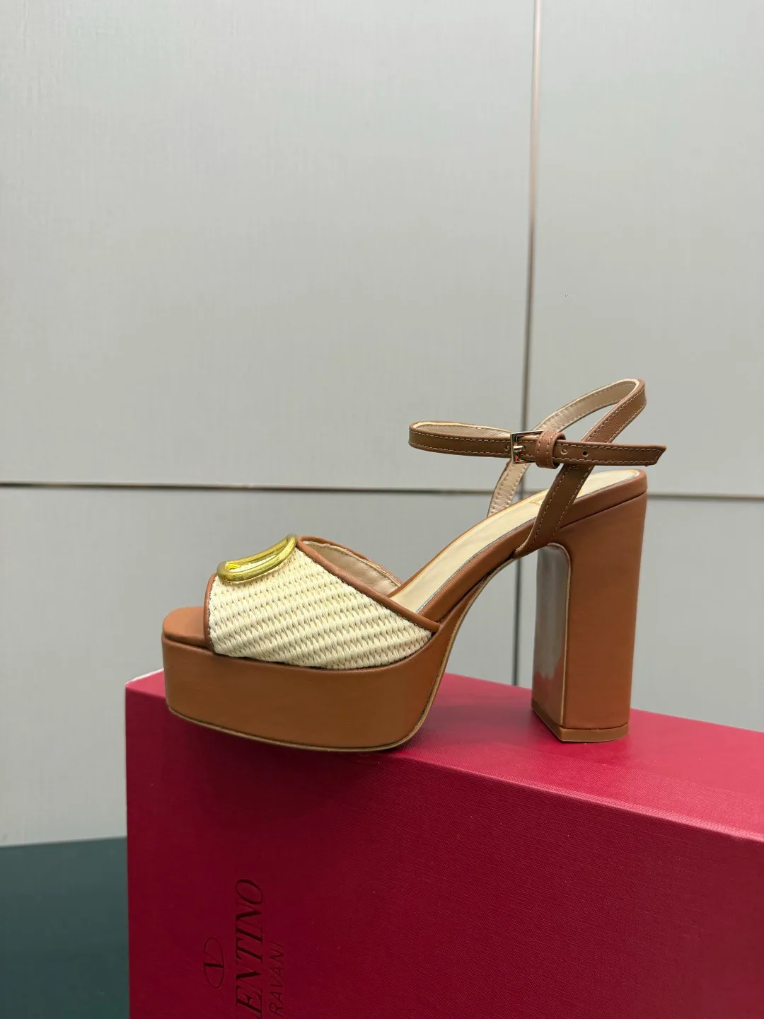 Босоножки Женские Valentino 13241318