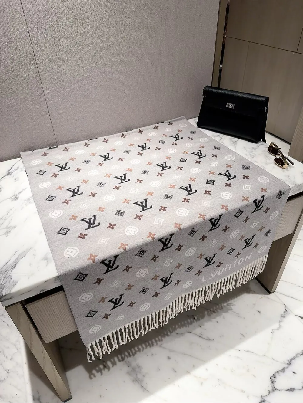 Шарфы Louis Vuitton 18002811