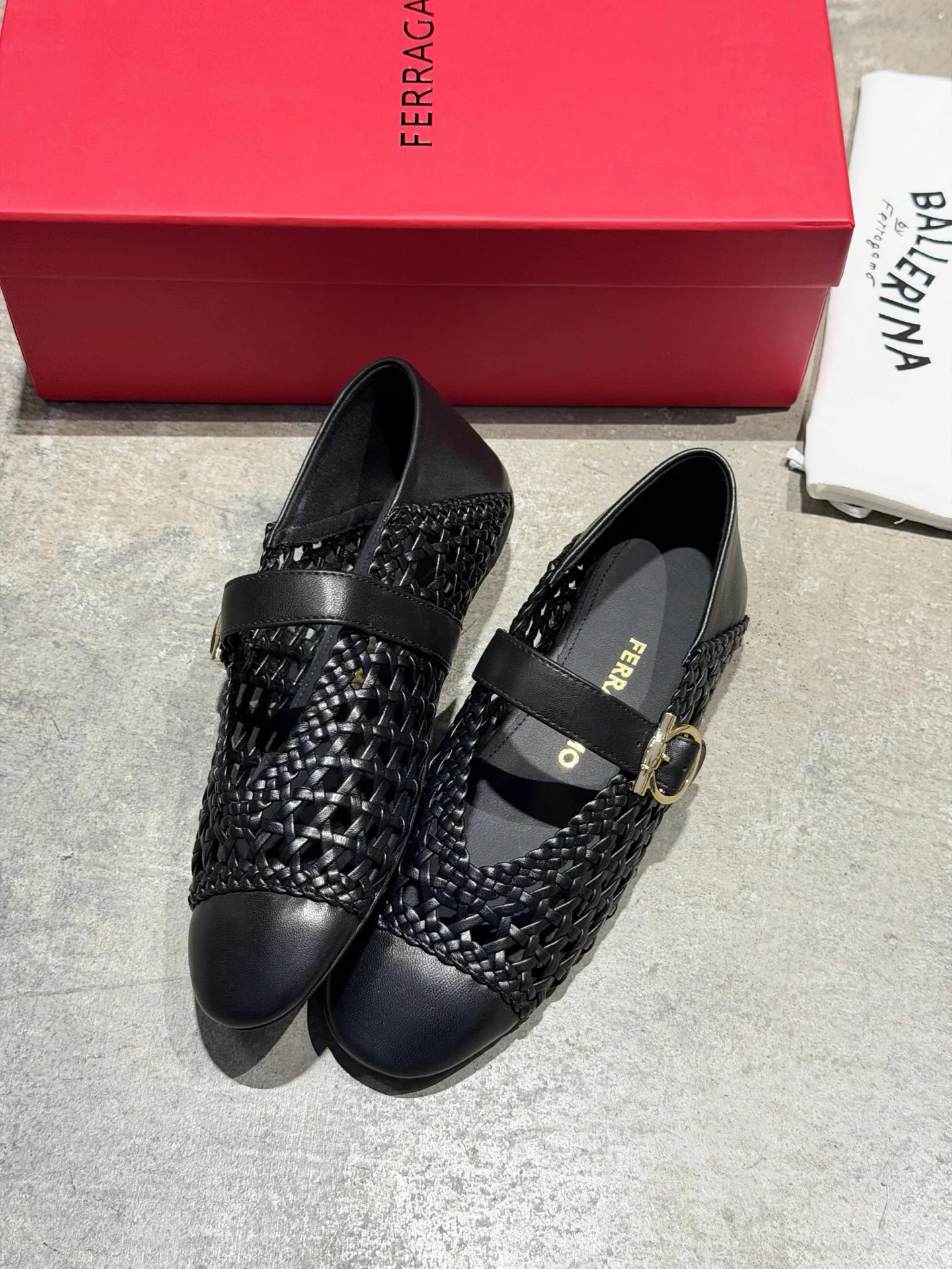 Балетки Женские Salvatore Ferragamo 17642560