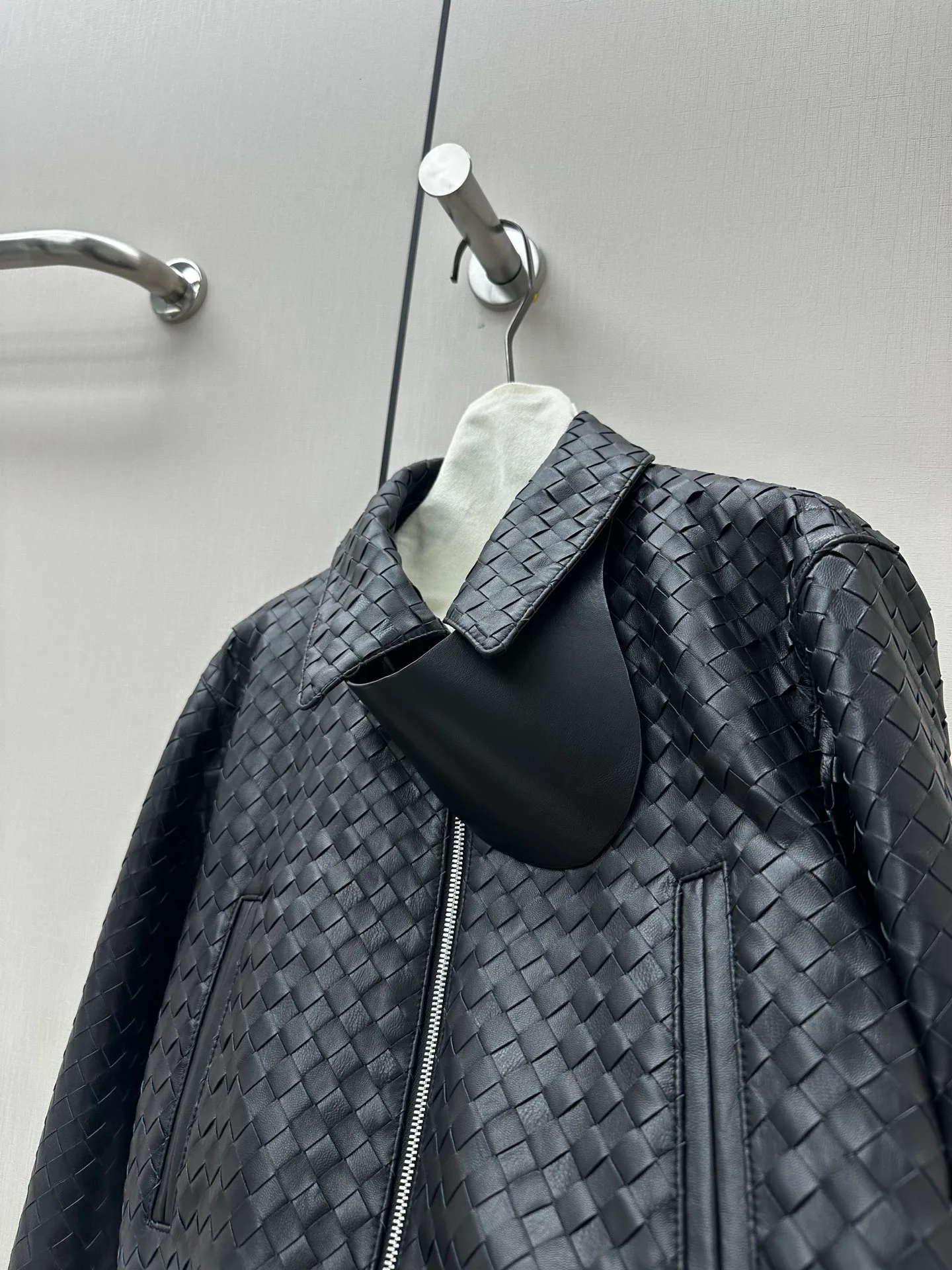 Кожаные Куртки И Дублёнки Женские Bottega Veneta 18601582