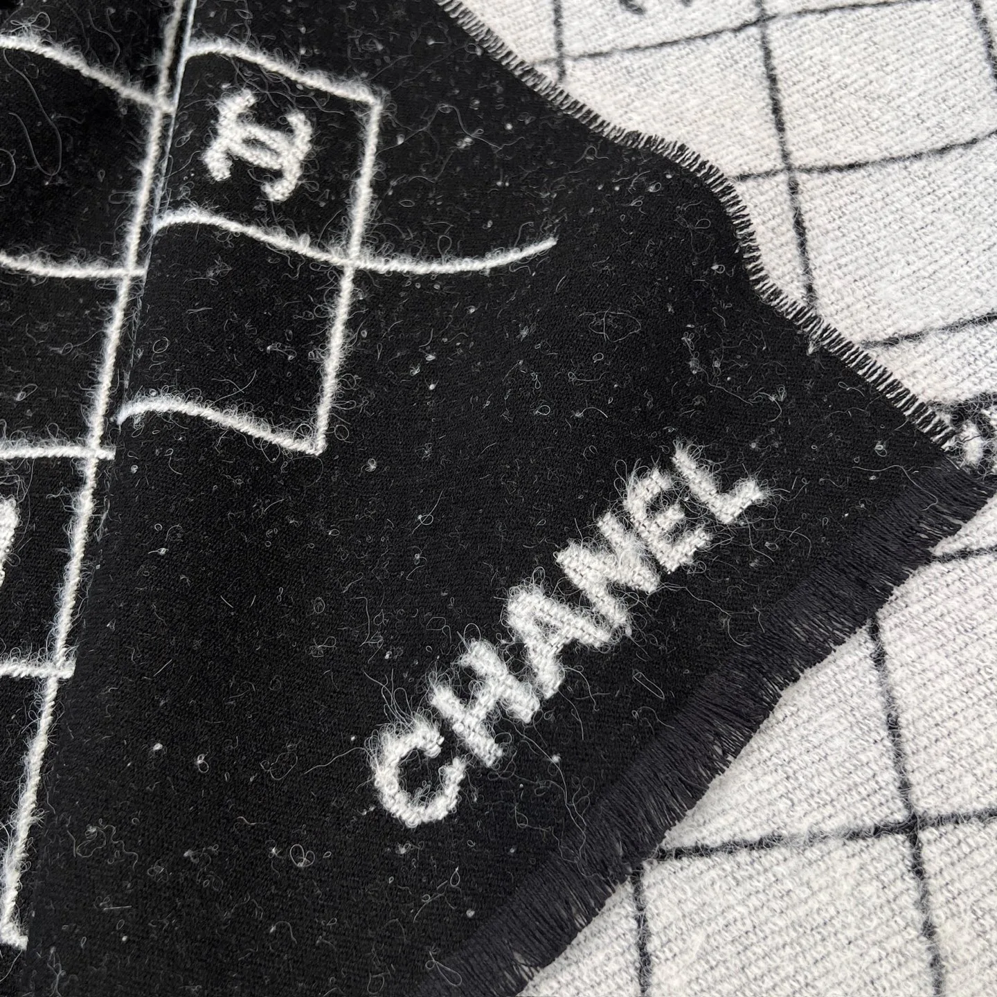 Шарфы Chanel 18560141