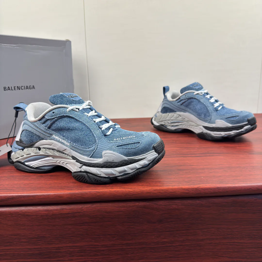 Кроссовки Женские Balenciaga 18230795
