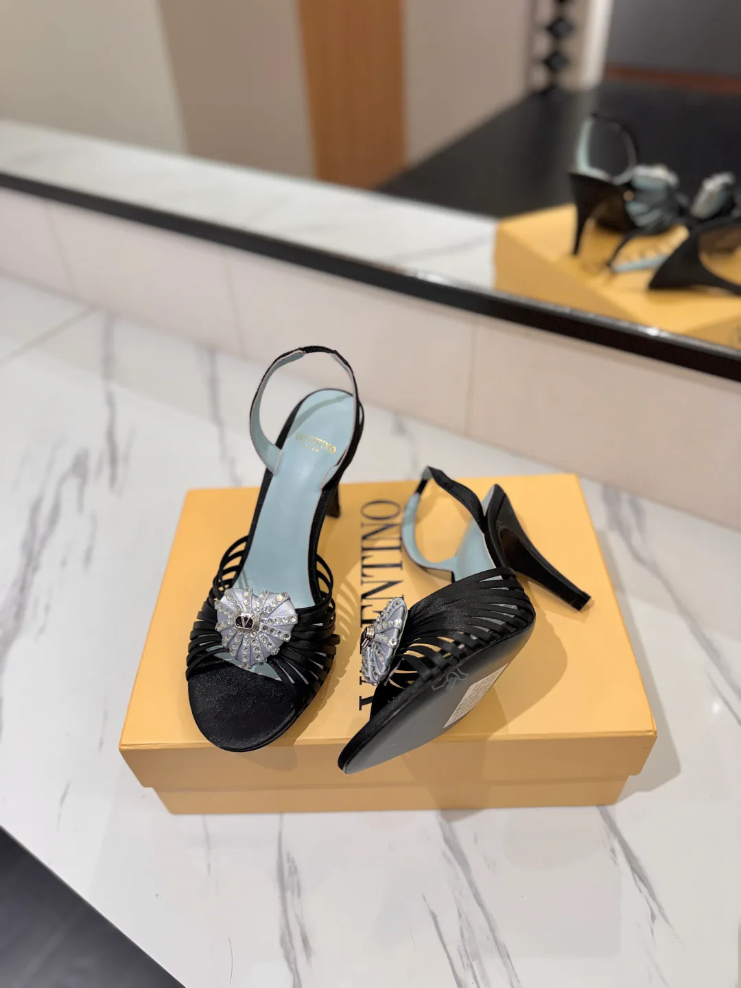 Босоножки Женские Valentino 18134886