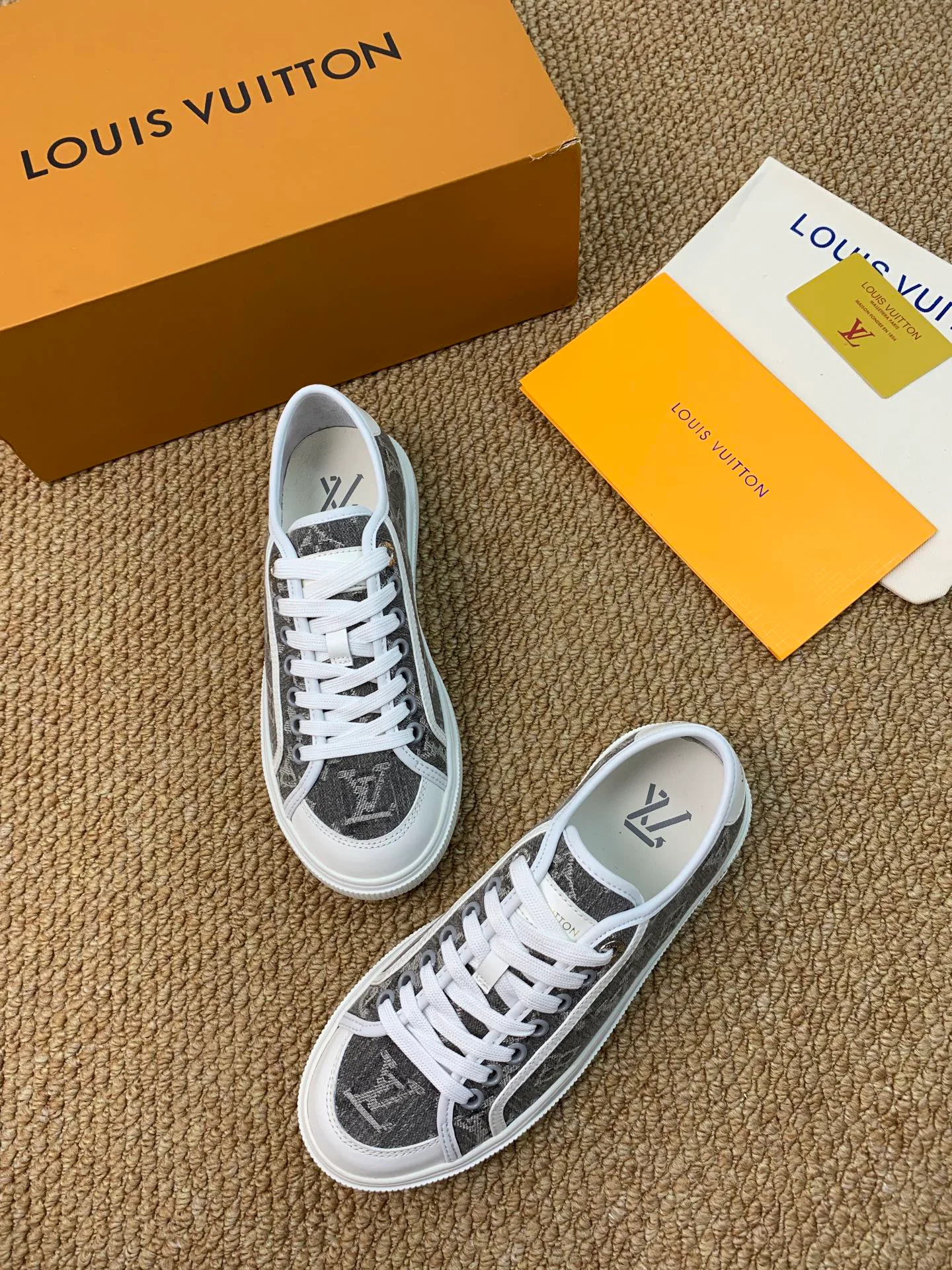 Кроссовки Женские Louis Vuitton 17545204